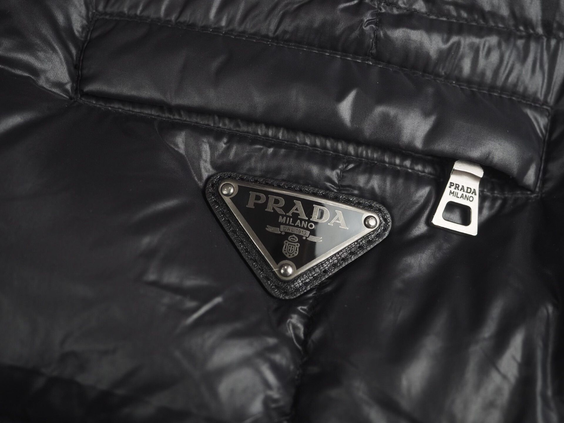 Prada classic prada black down vest Size US M / EU 48-50 / 2 - 3 Thumbnail