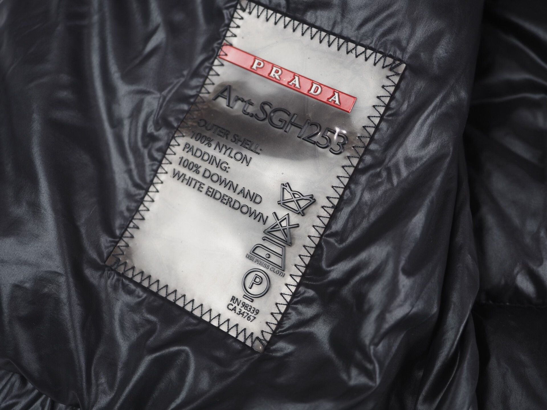 Prada classic prada black down vest Size US M / EU 48-50 / 2 - 7 Thumbnail