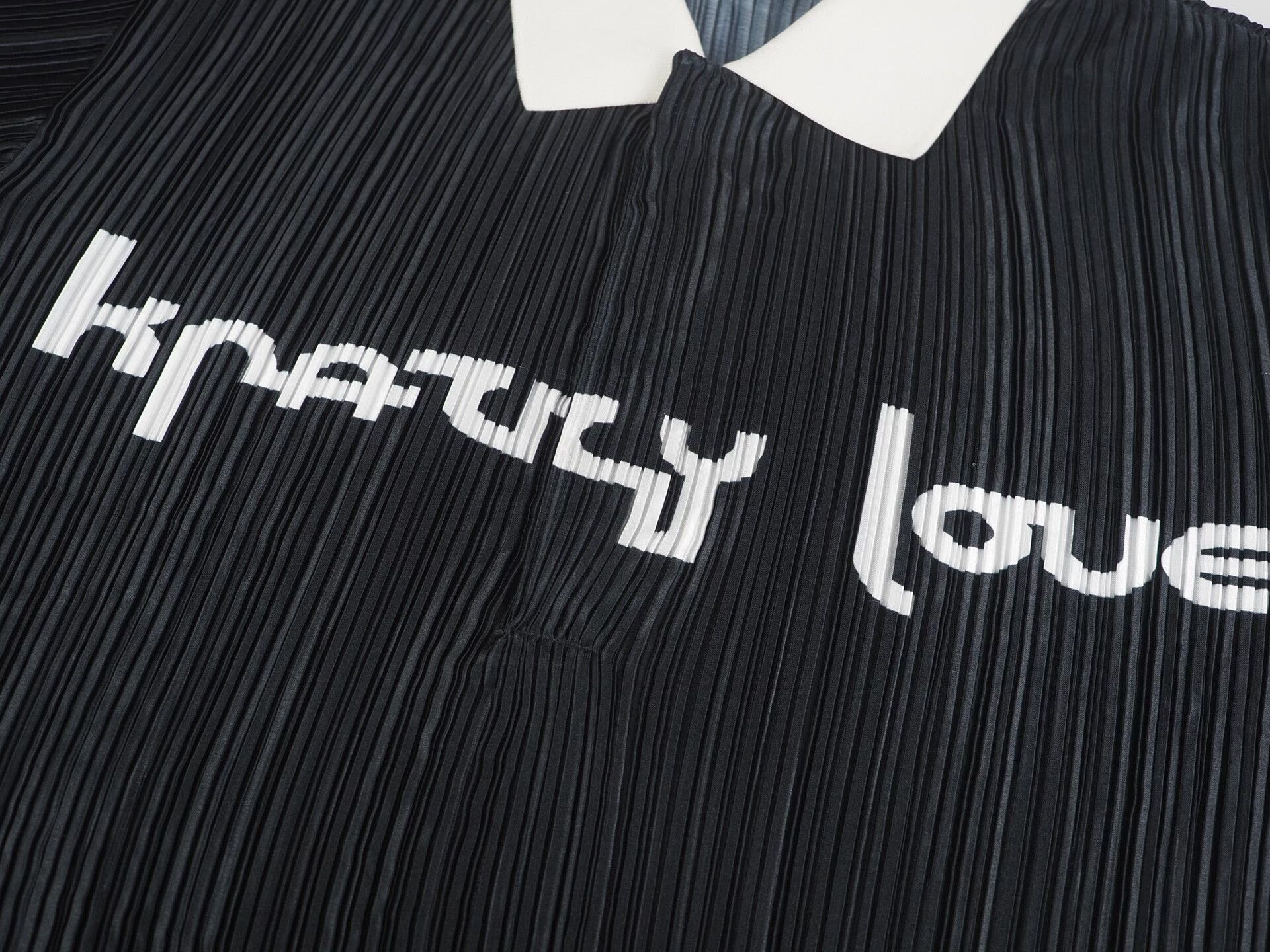 Burberry burberry black crazy love polo shirt Size US L / EU 52-54 / 3 - 7 Thumbnail