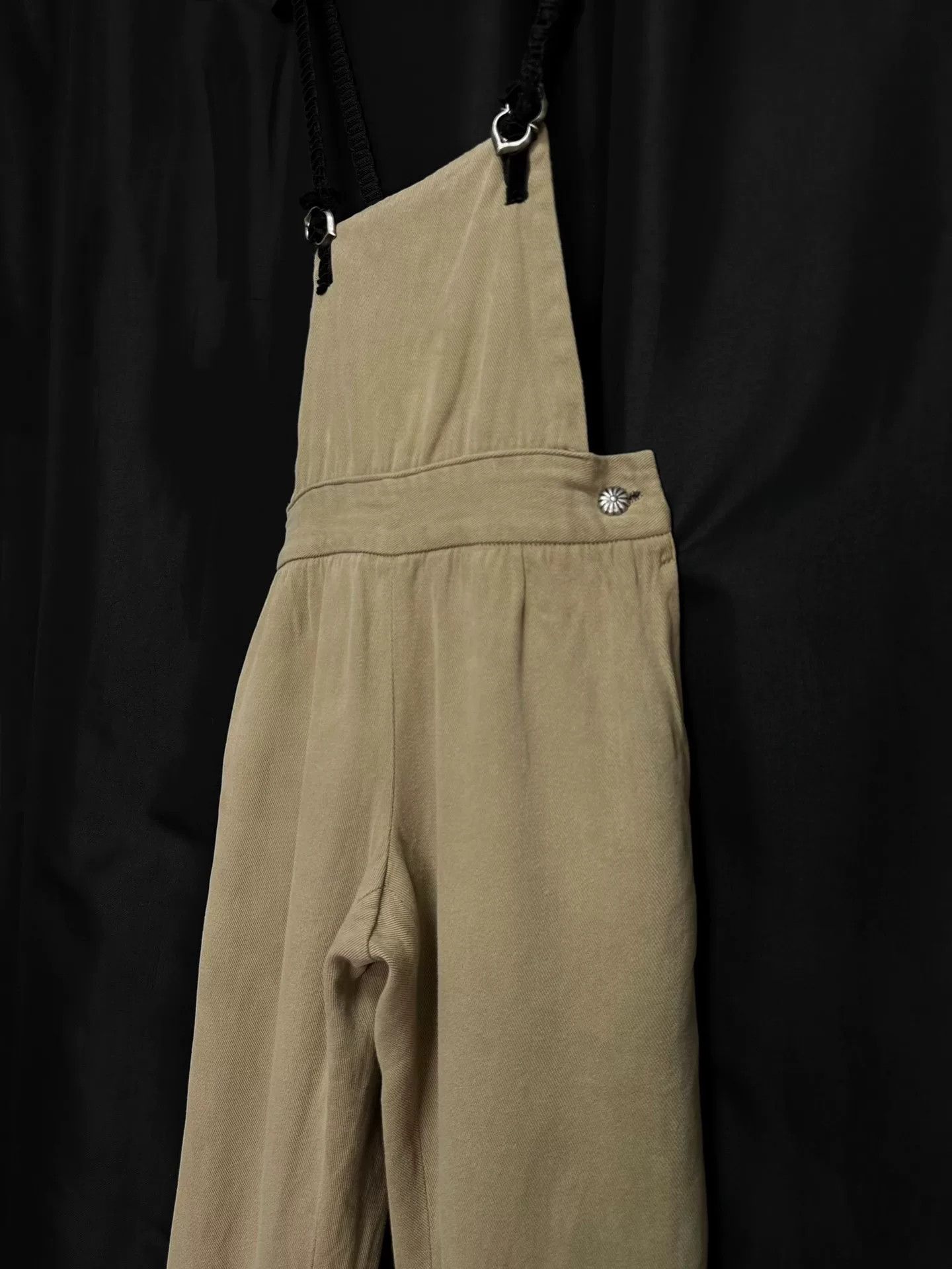 Geoffrey B. Small beige velvet overalls with silver buckles Size US 31 - 3 Thumbnail