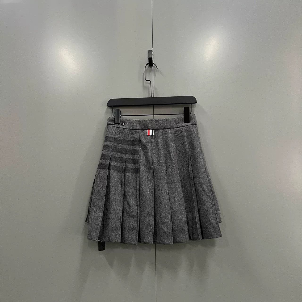 Thom Browne thom browne gray pleated skirt Size 38" / US 16 / IT 52 - 2 Thumbnail