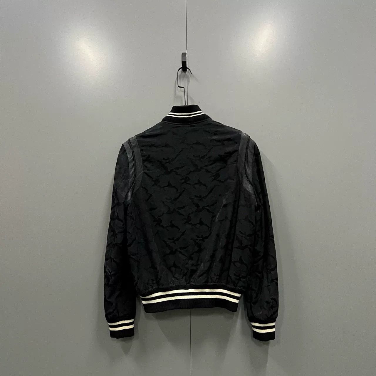 Saint Laurent Paris Saint Laurent Black Patterned Jacket Size 48 Size US M / EU 48-50 / 2 - 3 Thumbnail