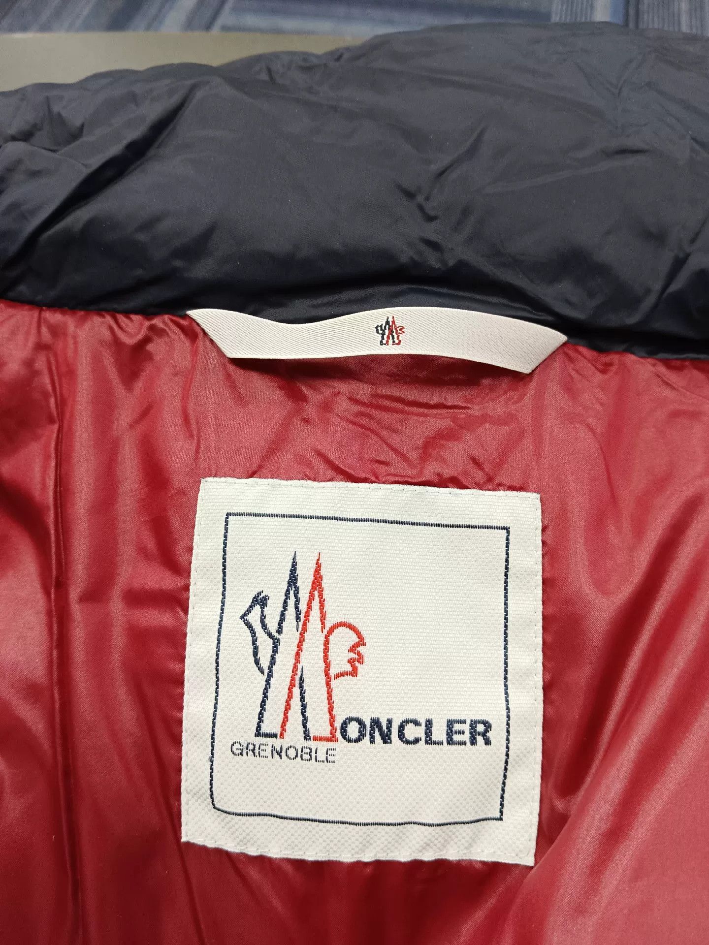 Moncler moncler classic logo hooded down jacket Size US L / EU 52-54 / 3 - 6 Thumbnail