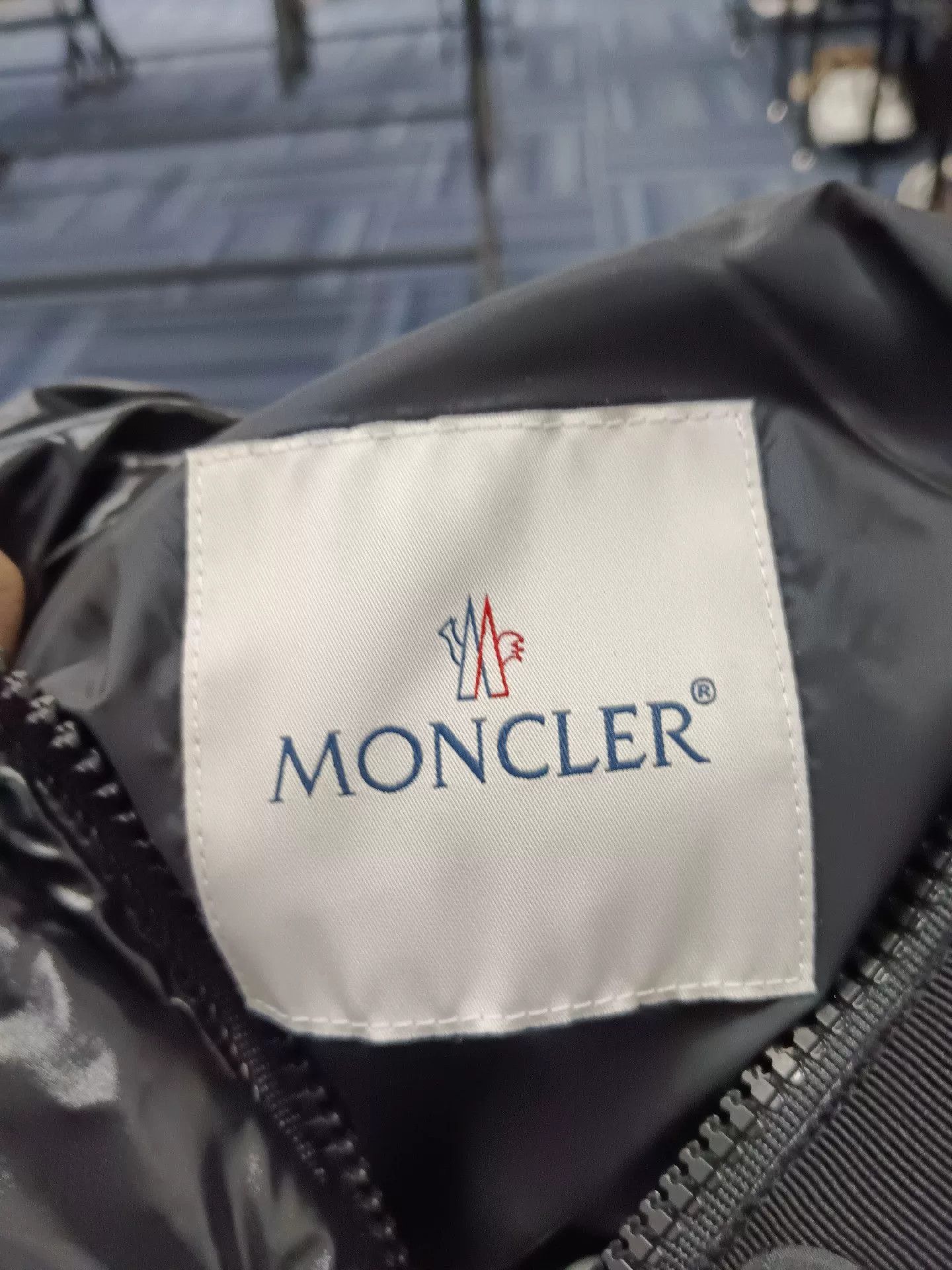 Moncler rare moncler big logo down jacket black Size US XXS / EU 40 - 3 Thumbnail