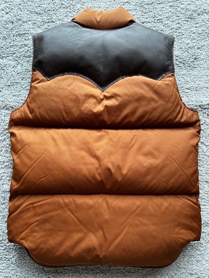 Rocky Mountain Featherbed rocky mountain down vest in brown color Size US S / EU 44-46 / 1 - 2 Thumbnail