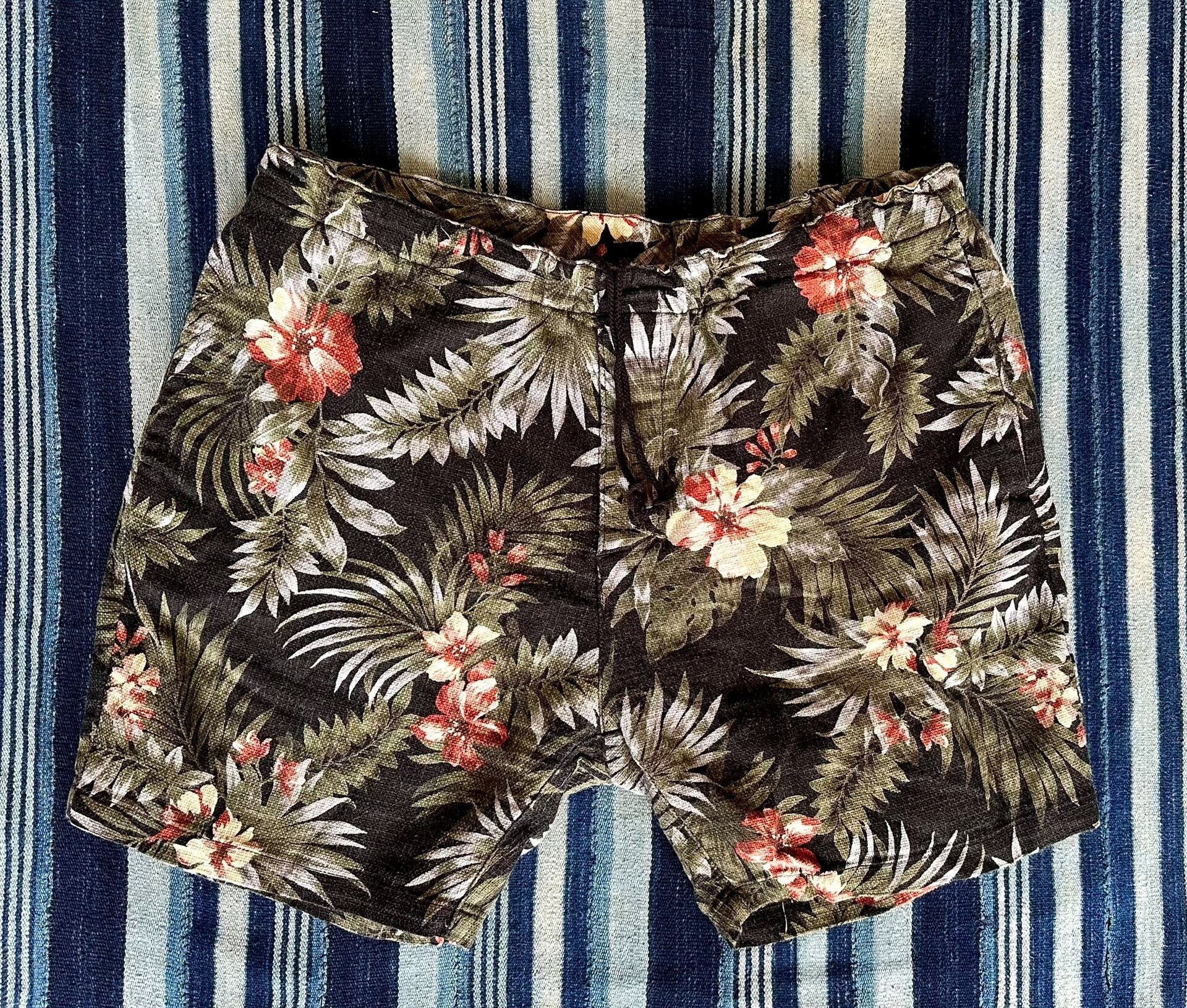 Neighborhood neighborhood aloha floral summer shorts Size US 31 - 2 Thumbnail