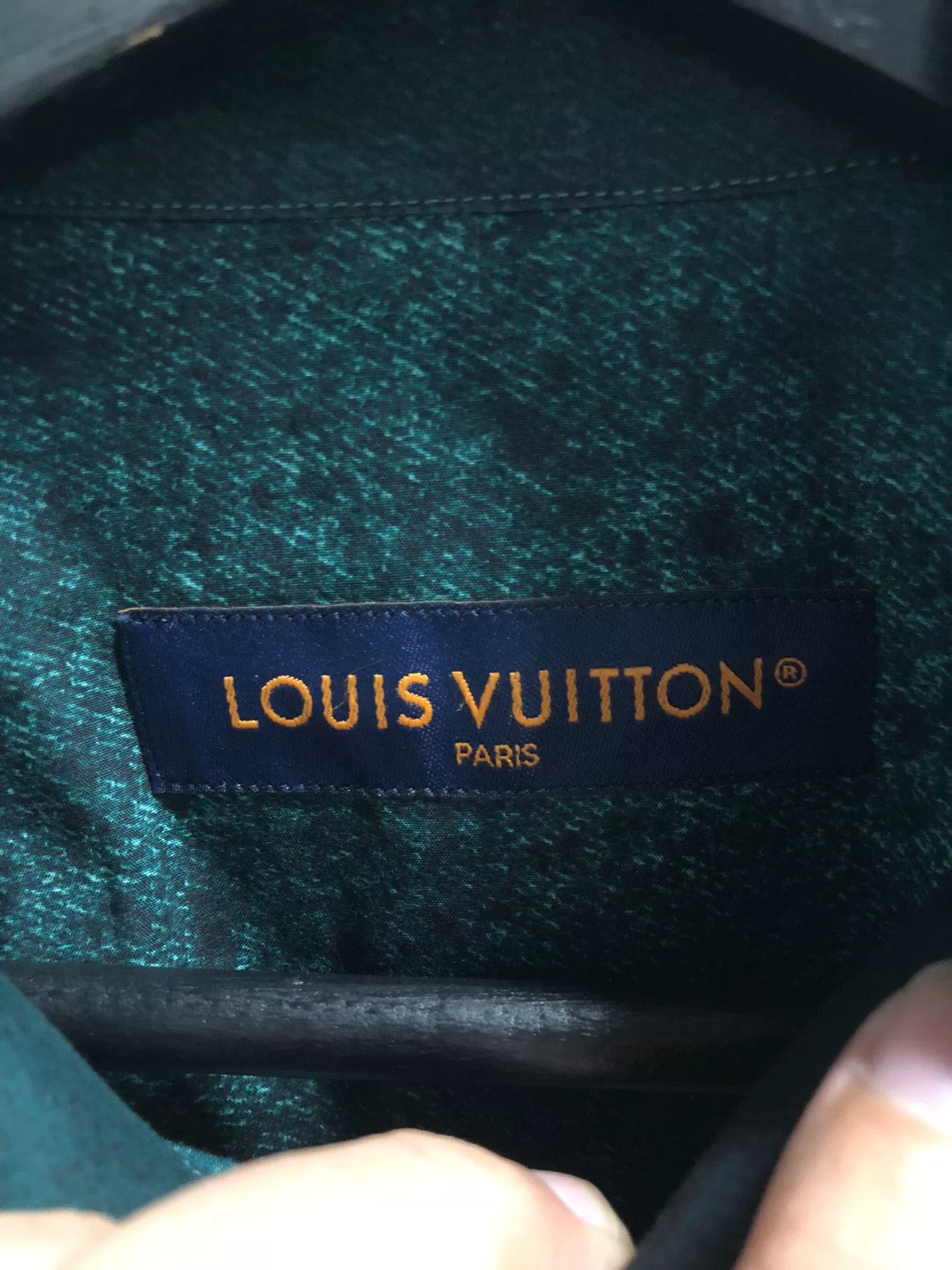 Louis Vuitton green louis vuitton logo print long sleeve shirt Size US M / EU 48-50 / 2 - 3 Thumbnail