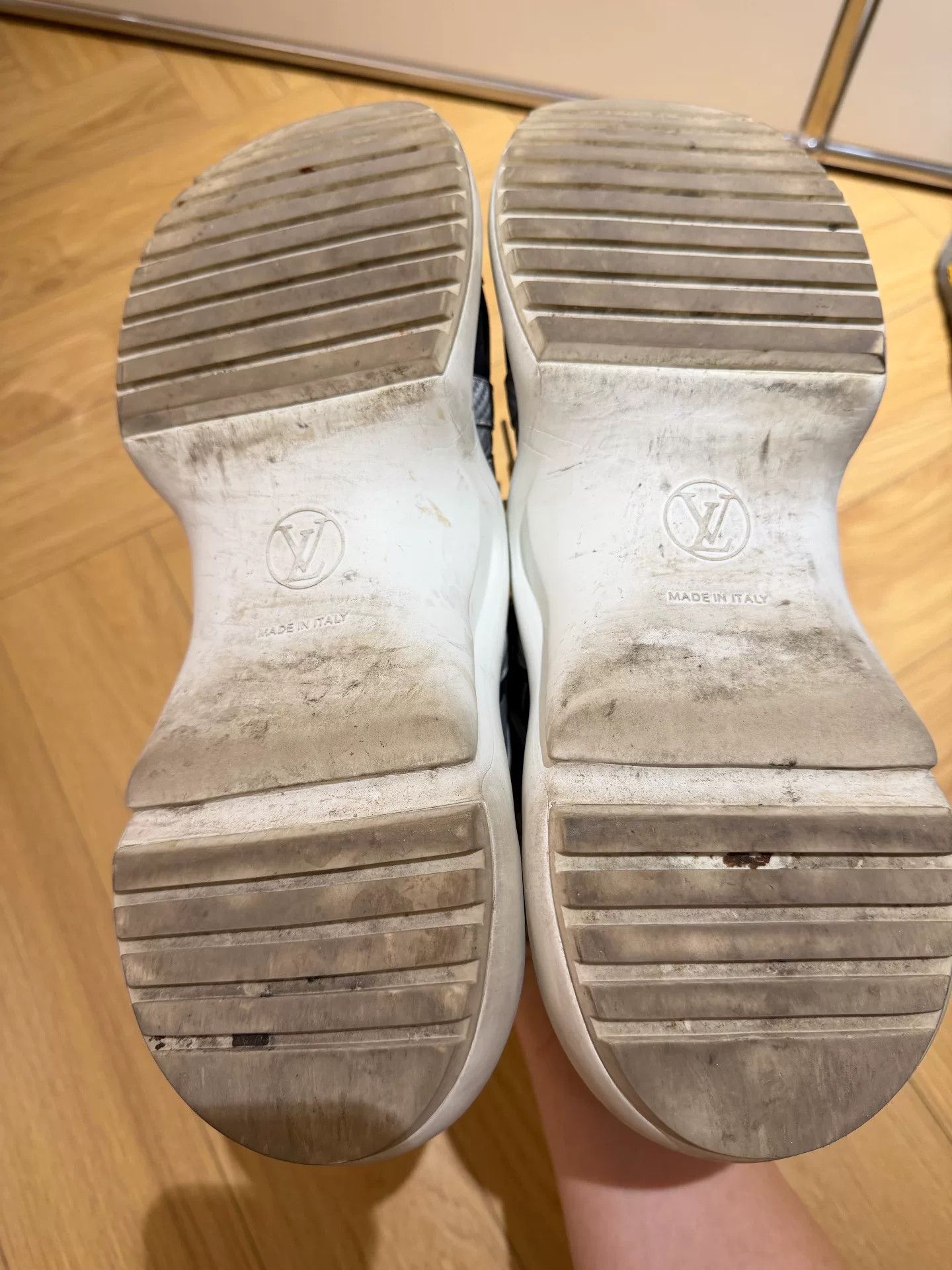 Louis Vuitton authentic lv dad sneakers size 42 silver Size US 9 / EU 42 - 6 Thumbnail