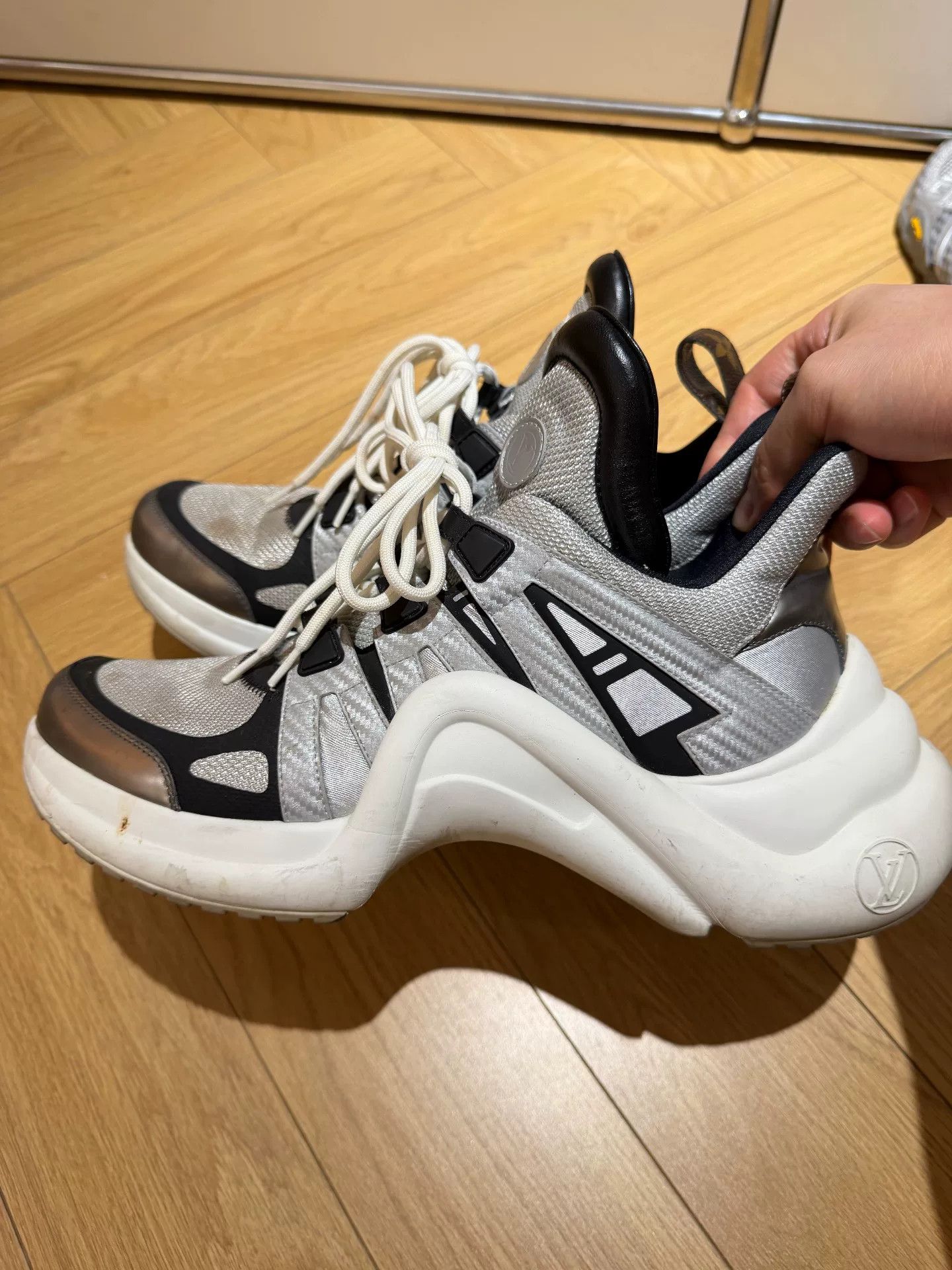 Louis Vuitton authentic lv dad sneakers size 42 silver Size US 9 / EU 42 - 2 Thumbnail