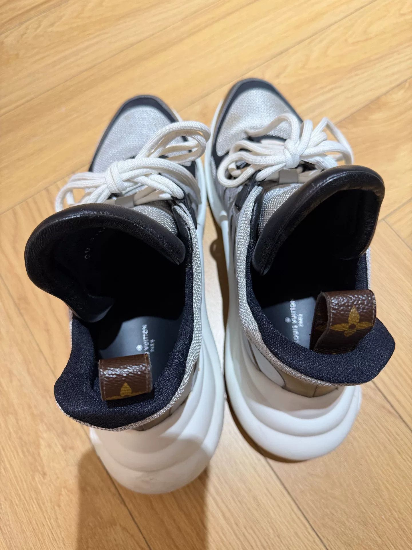 Louis Vuitton authentic lv dad sneakers size 42 silver Size US 9 / EU 42 - 4 Thumbnail