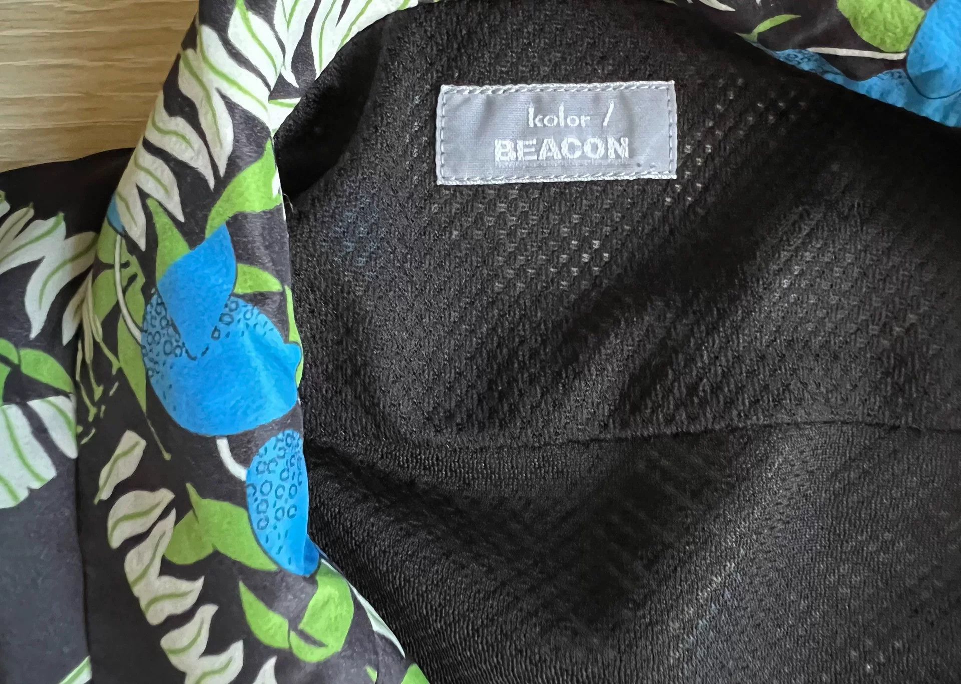Kolor stylish hawaiian shirt with waterproof design Size US M / EU 48-50 / 2 - 4 Thumbnail