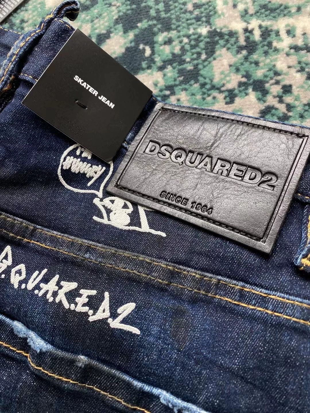 Dsquared2 dsquared2 graffiti print skinny jeans Size US 31 - 6 Thumbnail