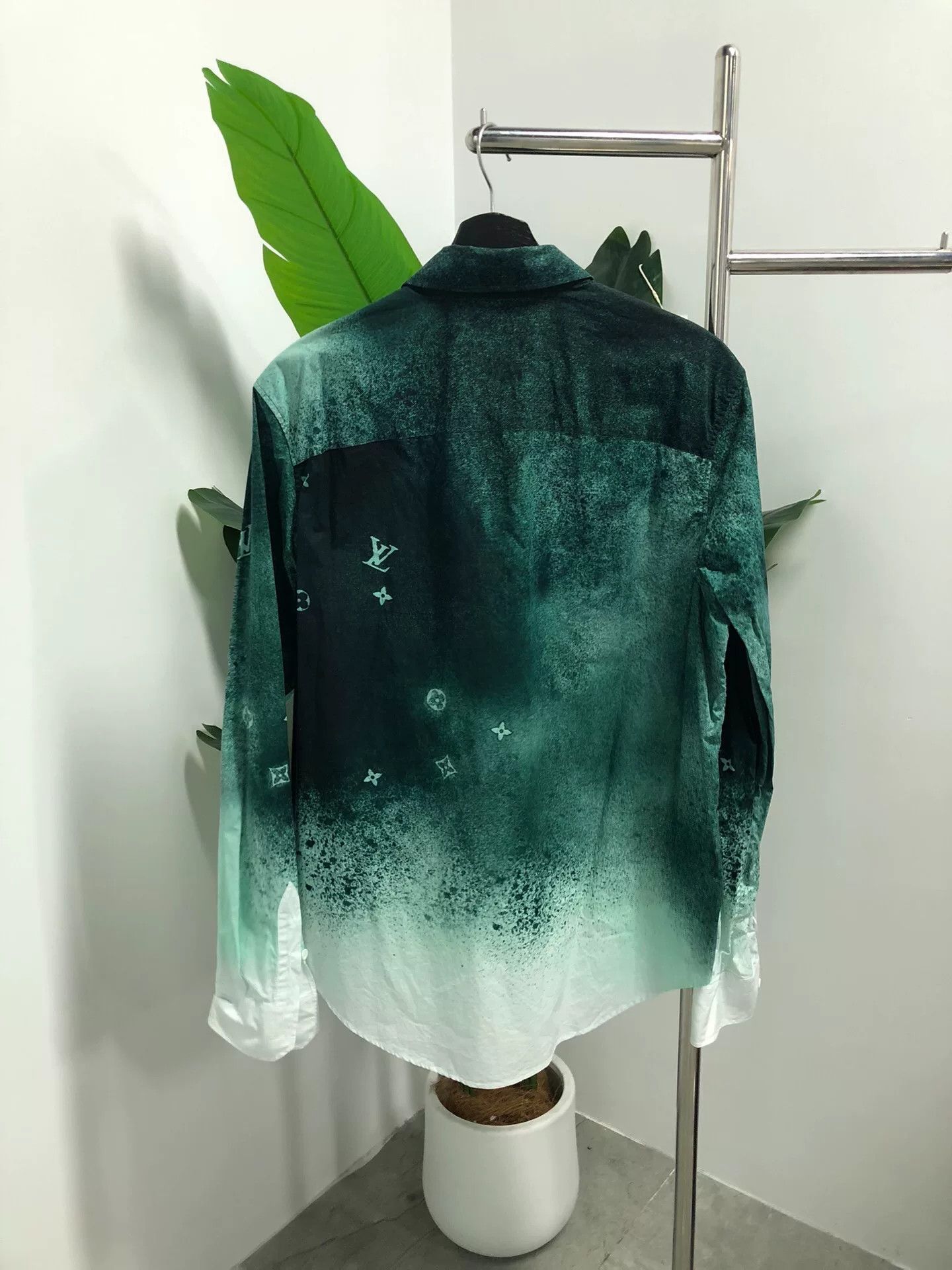 Louis Vuitton louis vuitton long sleeve logo shirt green Size US M / EU 48-50 / 2 - 2 Thumbnail