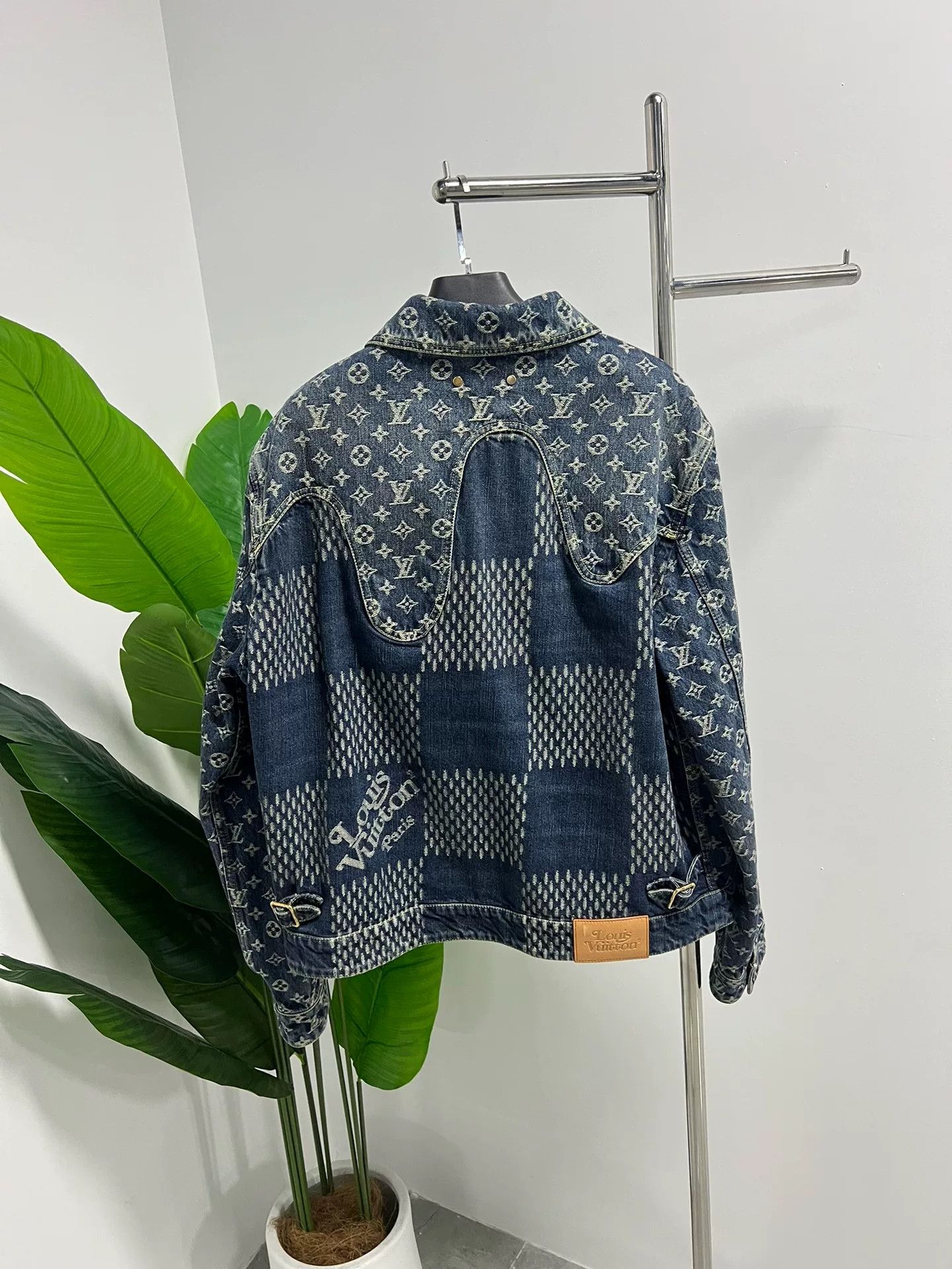 Louis Vuitton louis vuitton nigo denim jacket size 50 Size US L / EU 52-54 / 3 - 2 Thumbnail