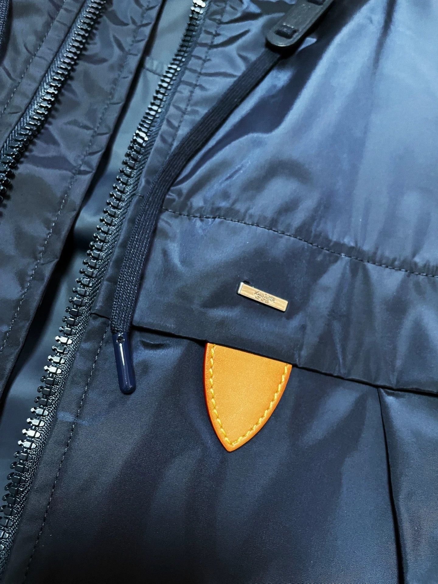 Louis Vuitton louis vuitton waterproof outdoor jacket in navy Size US L / EU 52-54 / 3 - 2 Thumbnail