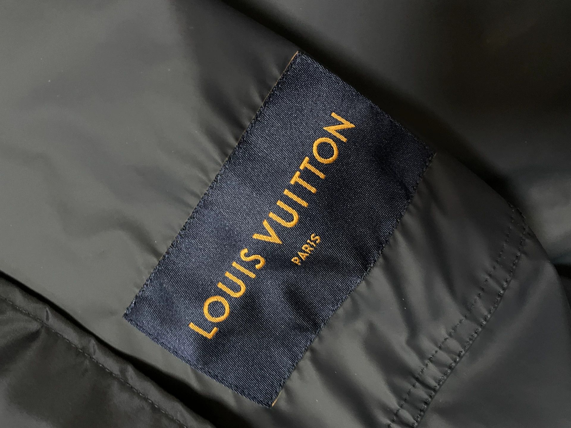 Louis Vuitton louis vuitton waterproof outdoor jacket in navy Size US L / EU 52-54 / 3 - 5 Thumbnail