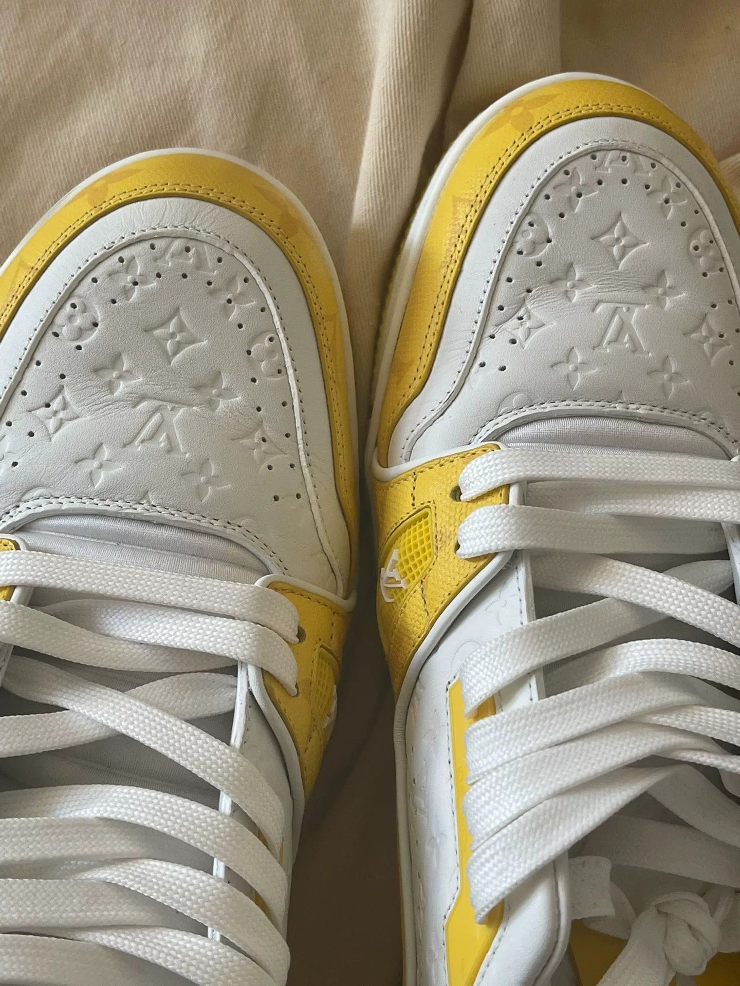 Louis Vuitton lv trainer in yellow and white Size US 8.5 / EU 41-42 - 2 Thumbnail