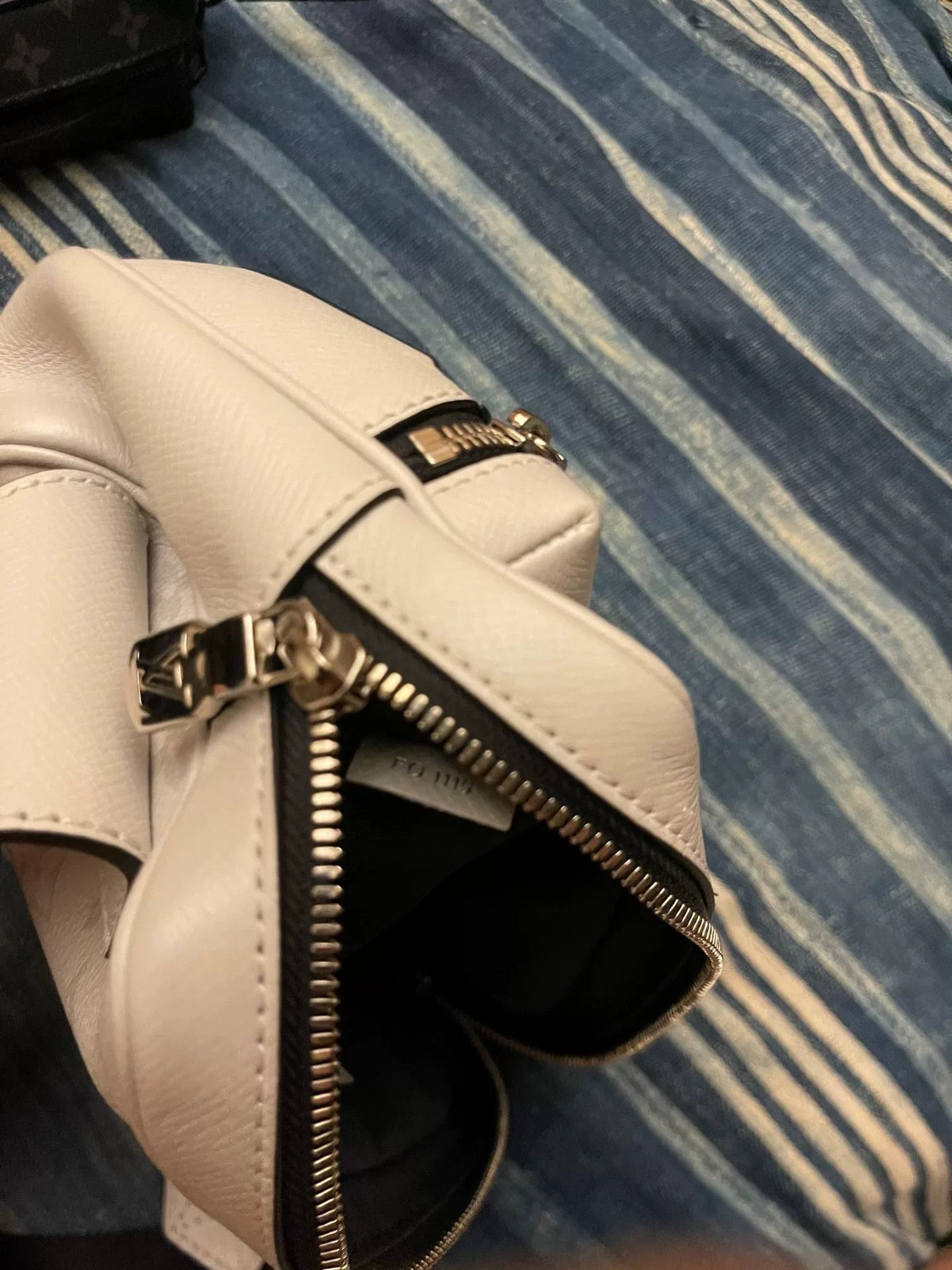Louis Vuitton lv outdoor waist bag in gray-white Size ONE SIZE - 5 Thumbnail