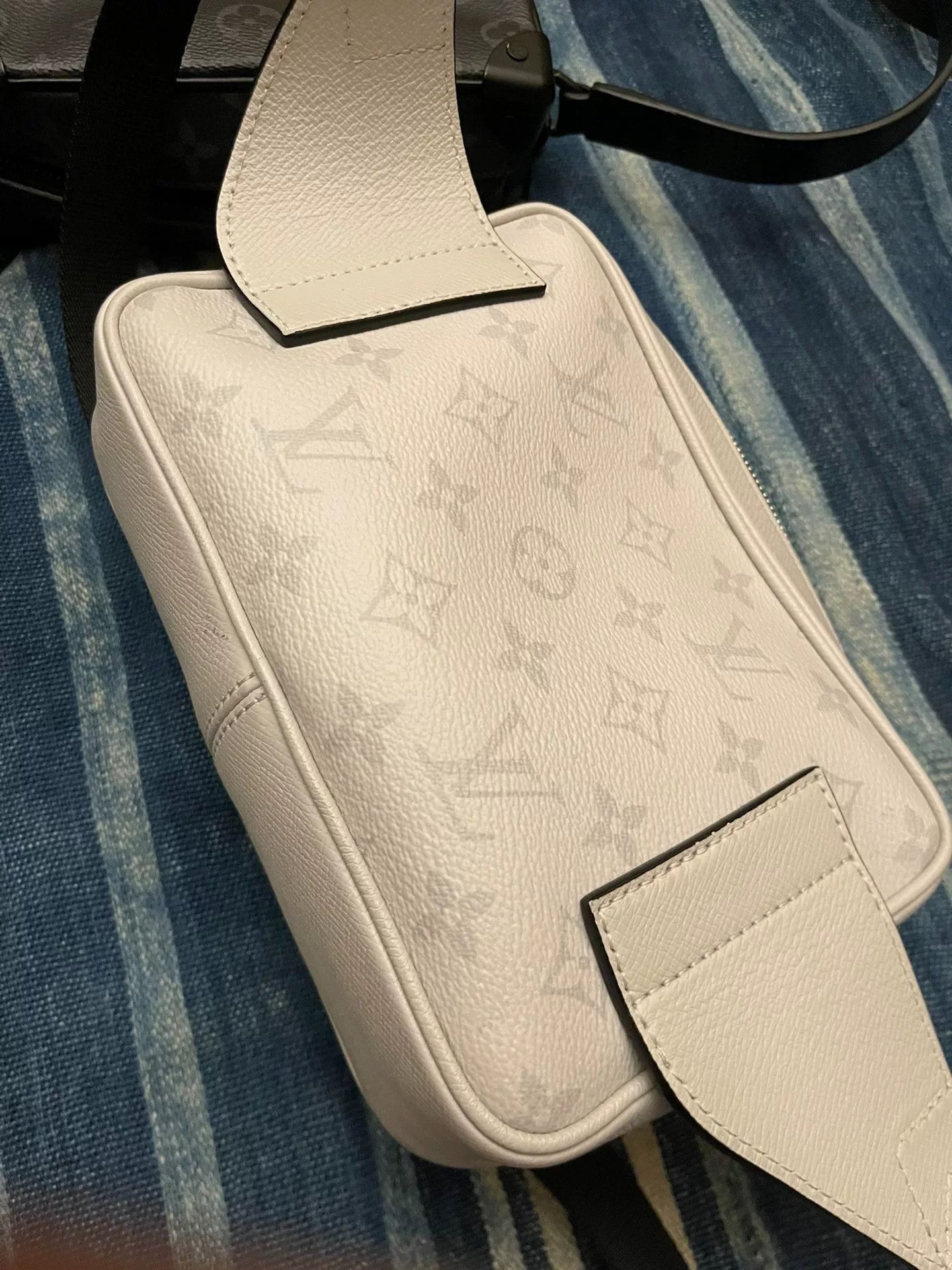 Louis Vuitton lv outdoor waist bag in gray-white Size ONE SIZE - 4 Thumbnail
