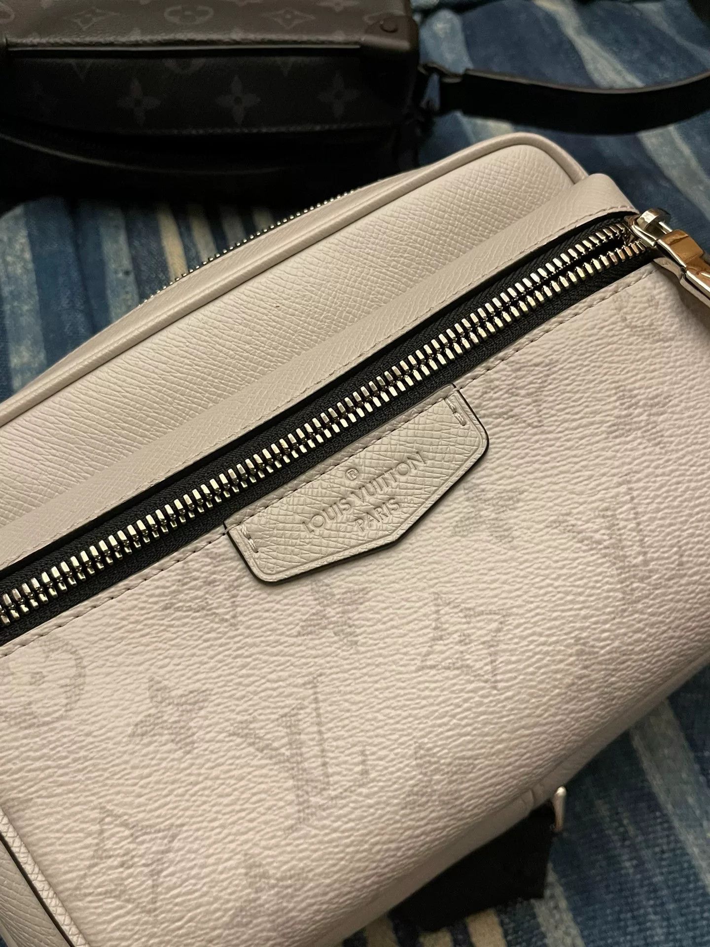 Louis Vuitton lv outdoor waist bag in gray-white Size ONE SIZE - 2 Thumbnail