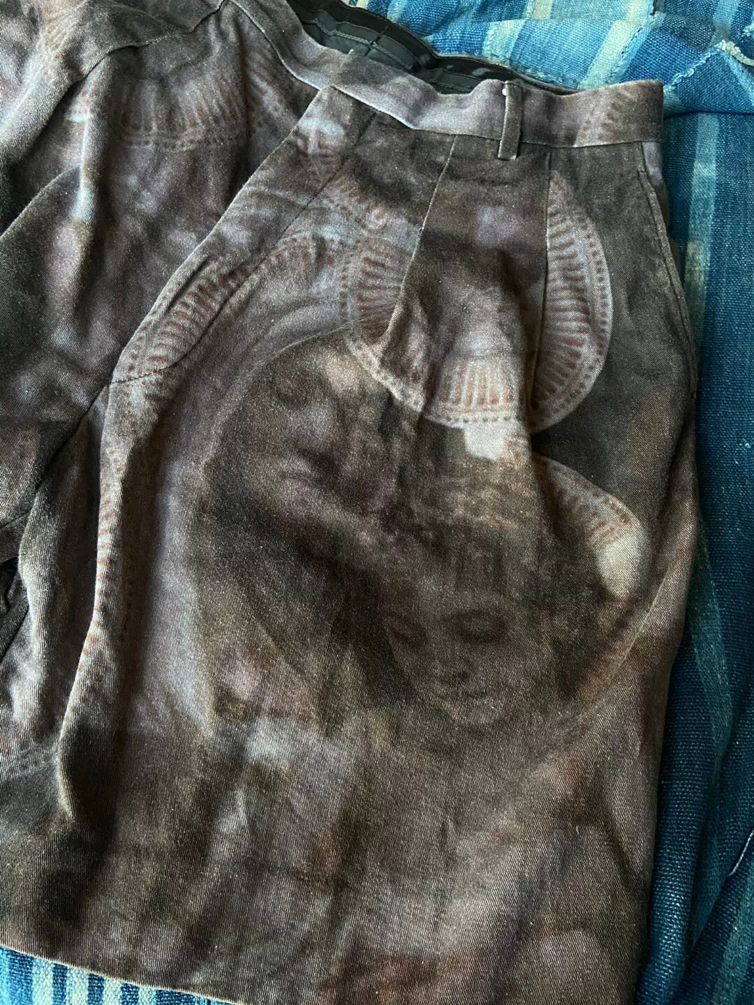 Givenchy givenchy printed shorts with artistic design Size US 31 - 3 Thumbnail