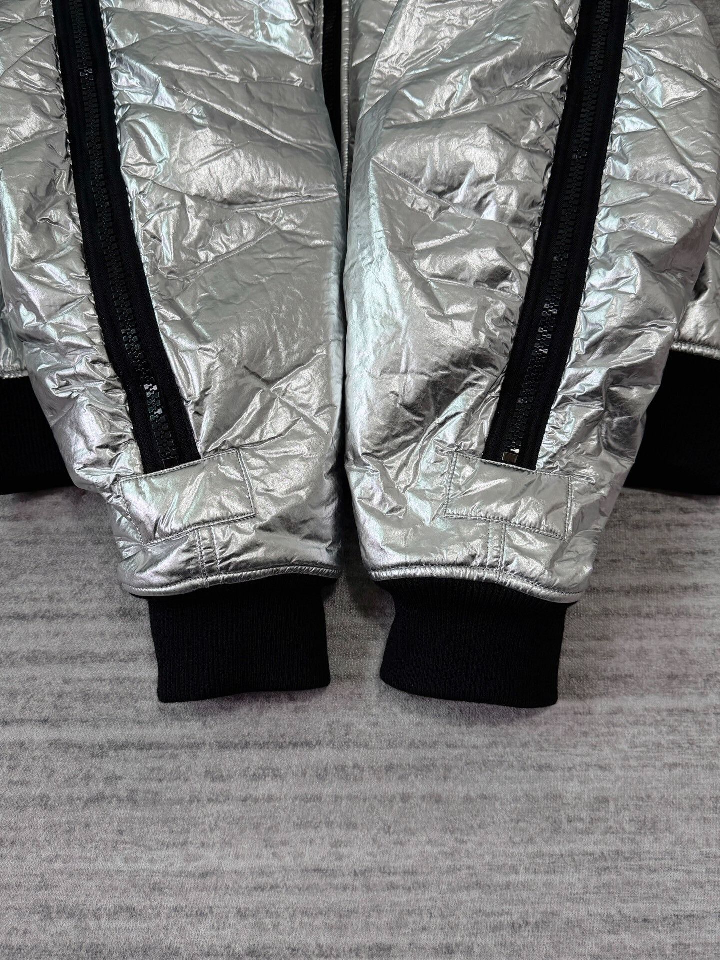 Dries Van Noten silver bomber jacket with back zipper Size US L / EU 52-54 / 3 - 6 Thumbnail