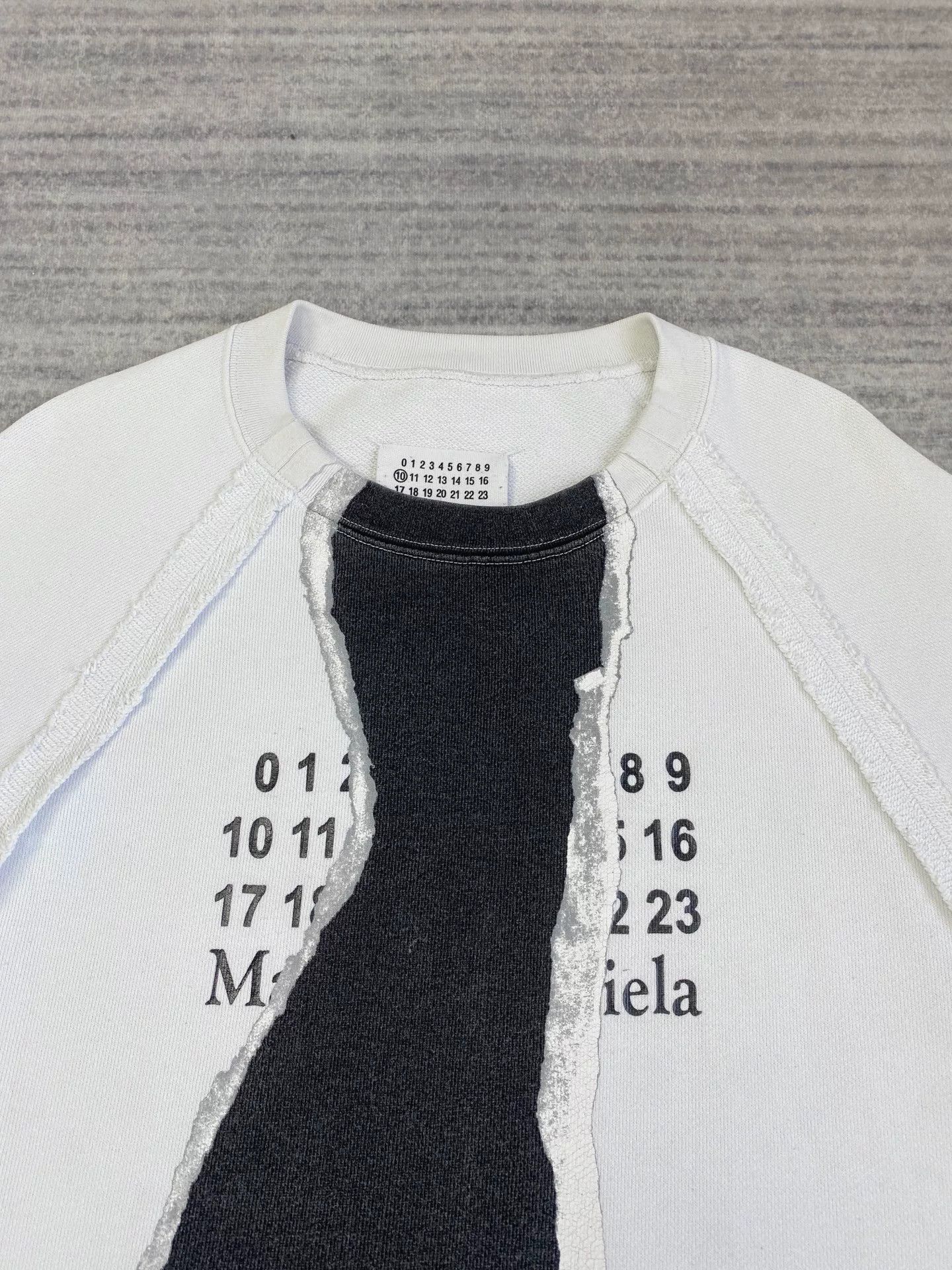 Maison Margiela maison margiela black and white sweatshirt Size US L / EU 52-54 / 3 - 3 Thumbnail