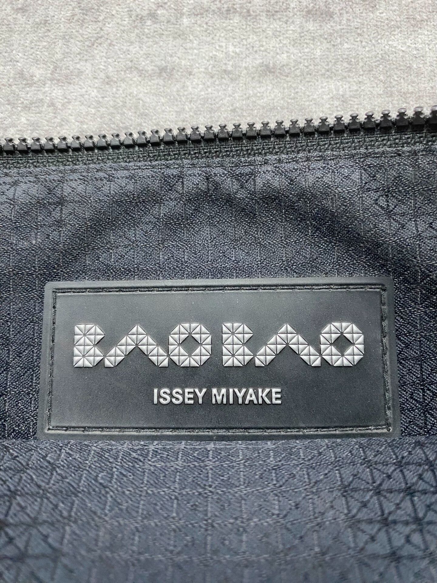 Issey Miyake Issey Miyake Silver 3x4 Shoulder Tote Bag Size ONE SIZE - 5 Thumbnail