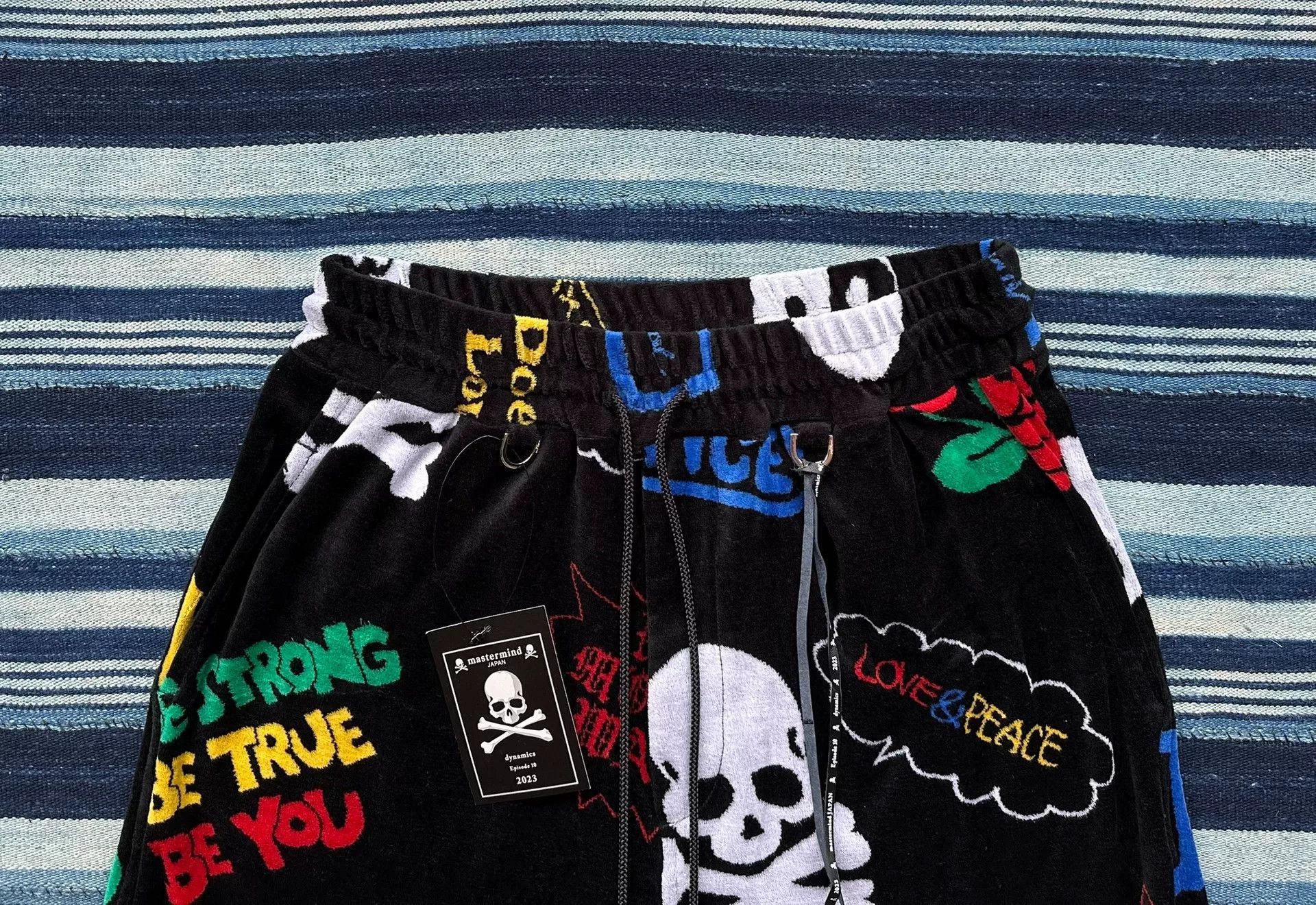 Mastermind Japan mastermind japan velvet skull graffiti shorts Size US 28 / EU 44 - 3 Thumbnail