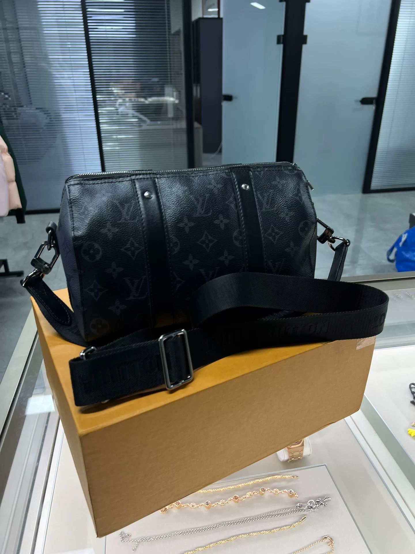 Louis Vuitton lv keepall 27 black warrior bag Size ONE SIZE - 2 Thumbnail
