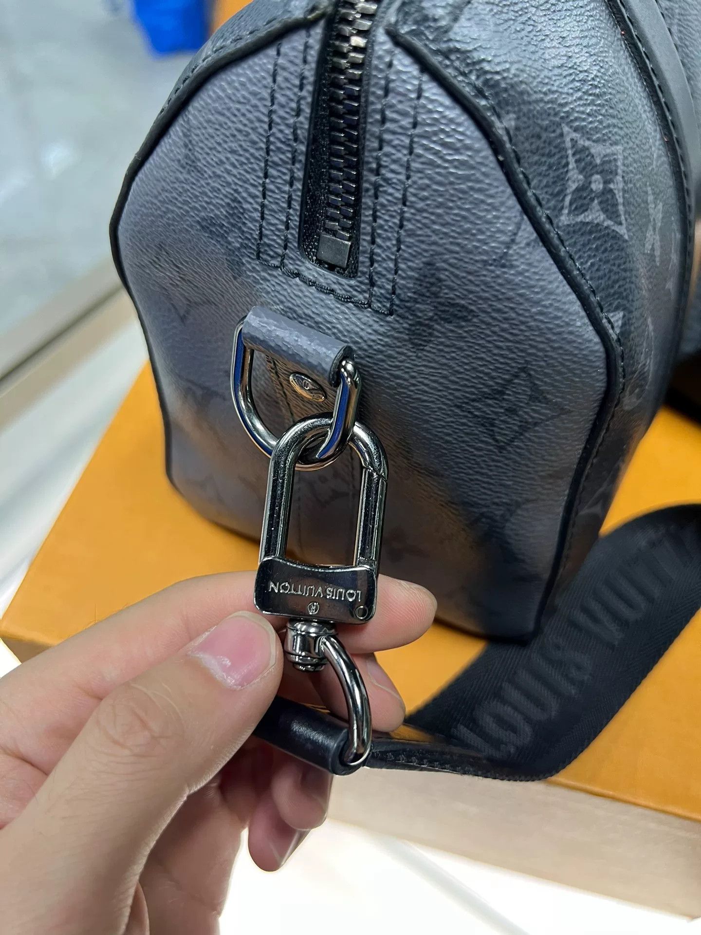 Louis Vuitton lv keepall 27 black warrior bag Size ONE SIZE - 5 Thumbnail