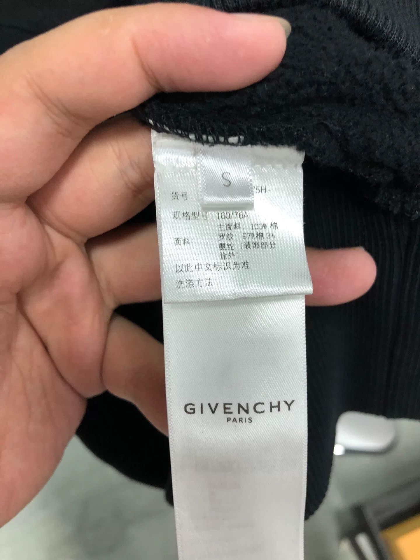 Givenchy givenchy black logo printed sweatshirt for men Size US S / EU 44-46 / 1 - 4 Thumbnail
