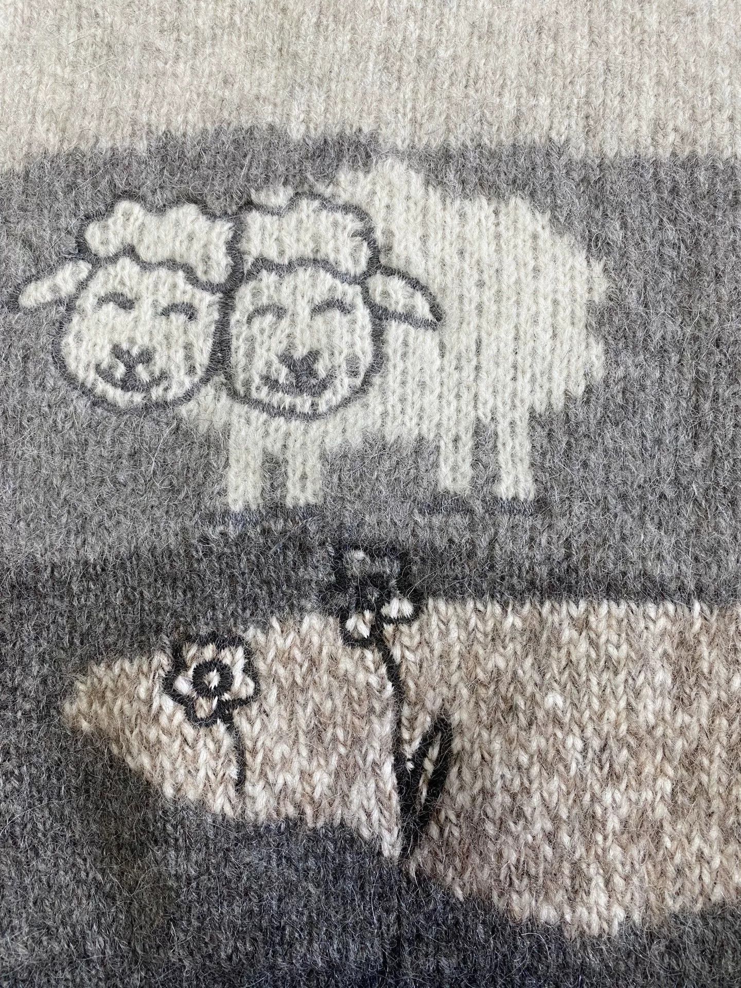 Magliano oversized gray knit sweater with sheep design Size XXS / US 00 / IT 34 - 5 Thumbnail
