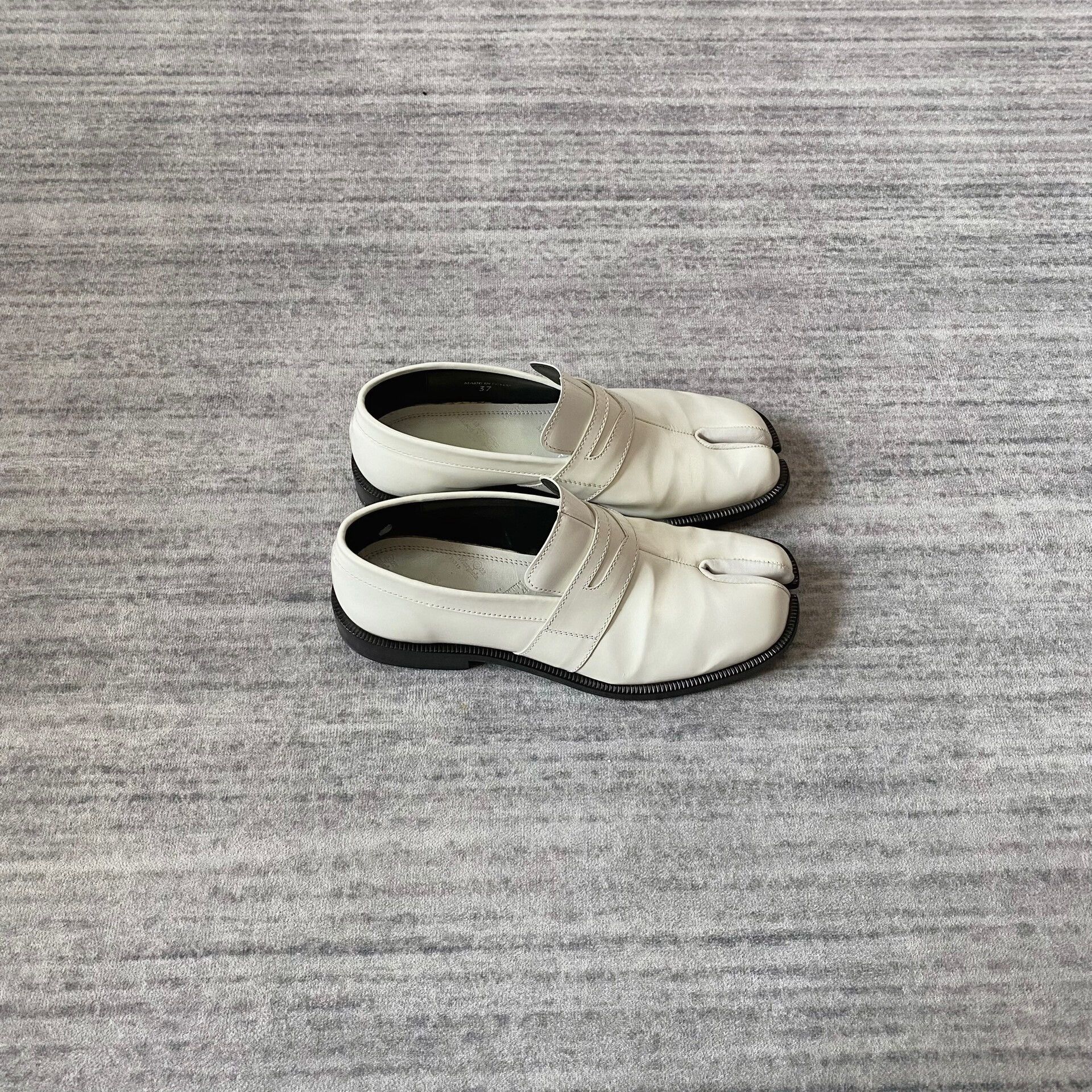 Maison Margiela maison margiela tabi leather loafers Size US 6 / EU 39 - 2 Thumbnail
