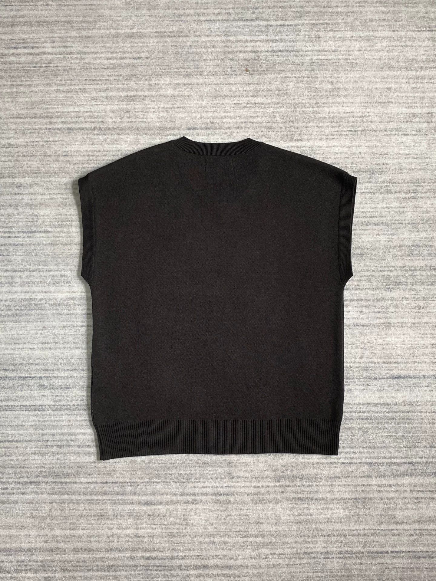 Kusikohc Kusikohc Graphic Knit Vest with Portrait Design Size US M / EU 48-50 / 2 - 2 Thumbnail