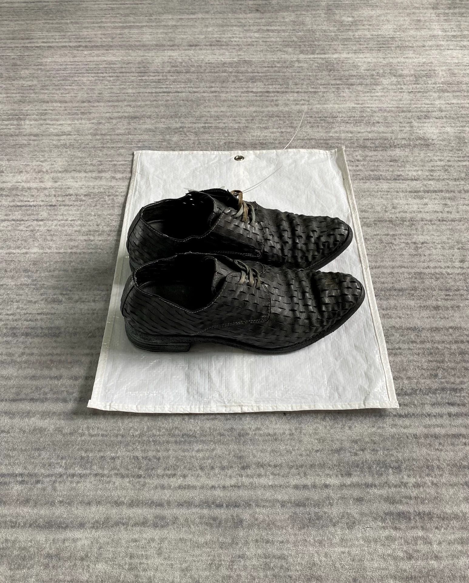 CCP (Crazy Character Print) laser-cut low-top derby shoes in black Size US 8 / EU 41 - 2 Thumbnail