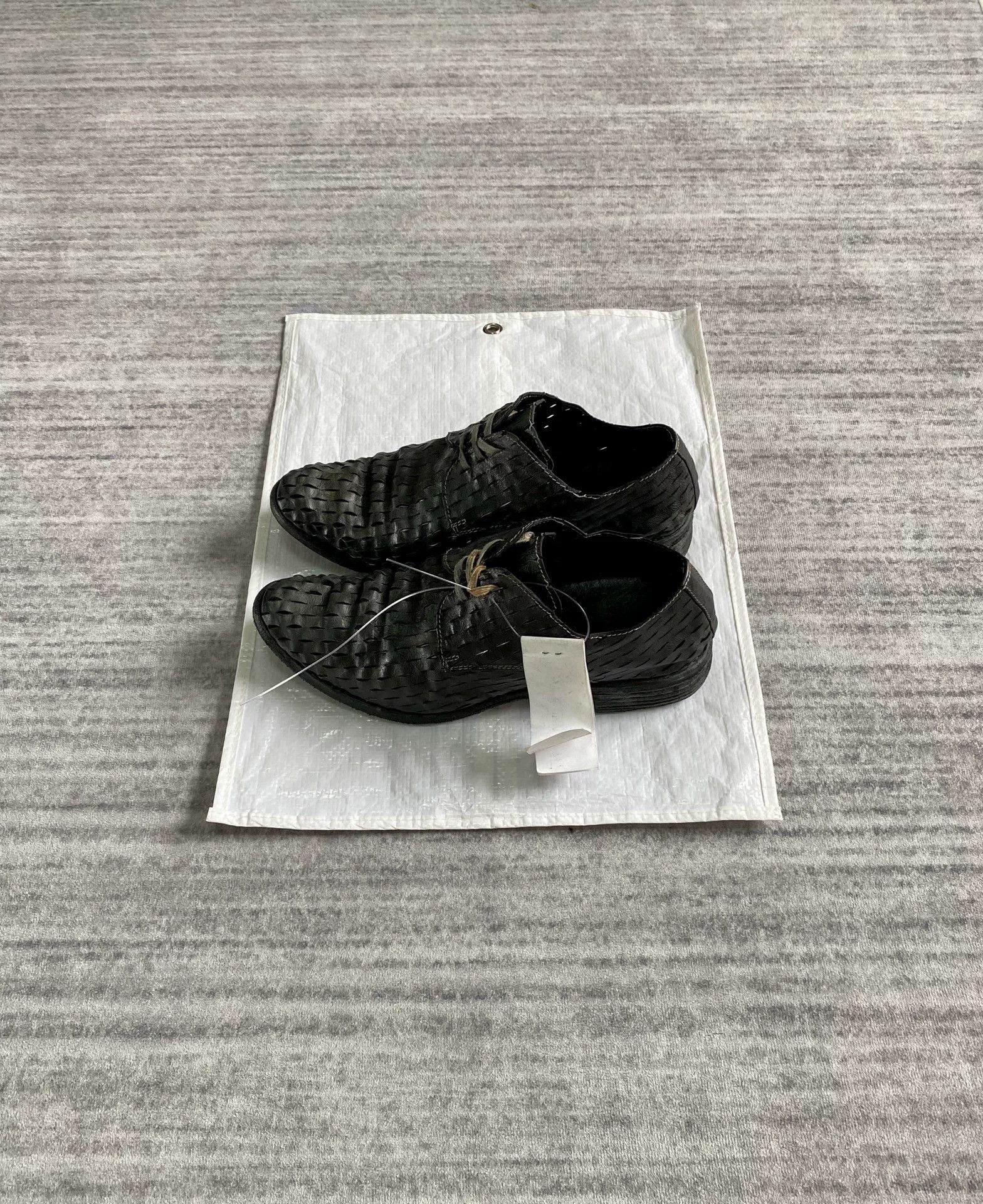 CCP (Crazy Character Print) laser-cut low-top derby shoes in black Size US 8 / EU 41 - 3 Thumbnail