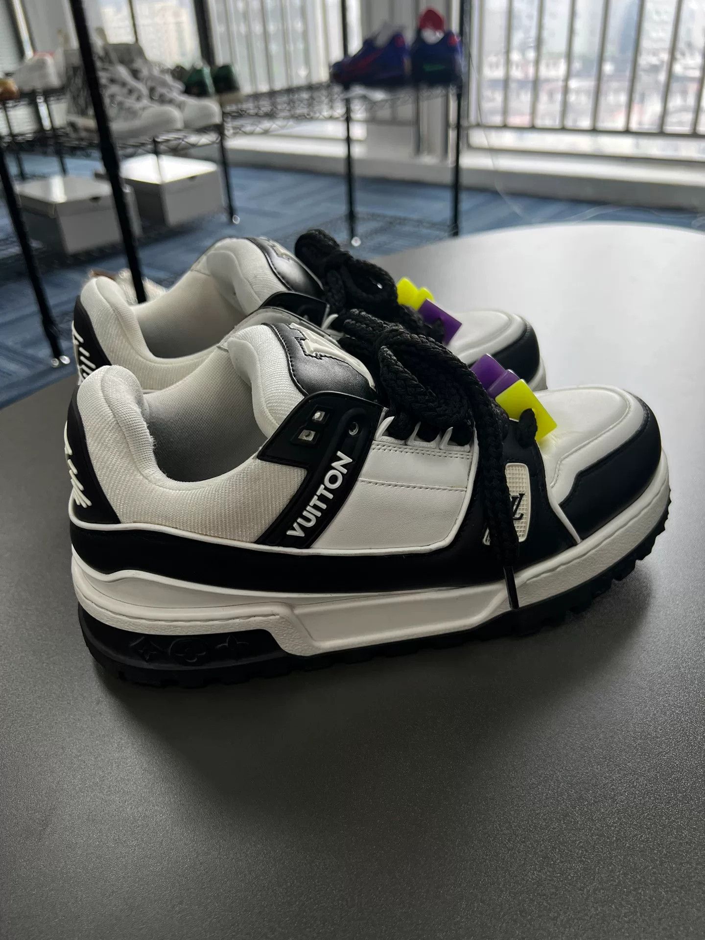 LVXWA lv black and white chunky sneakers Size US 7 / EU 40 - 4 Thumbnail