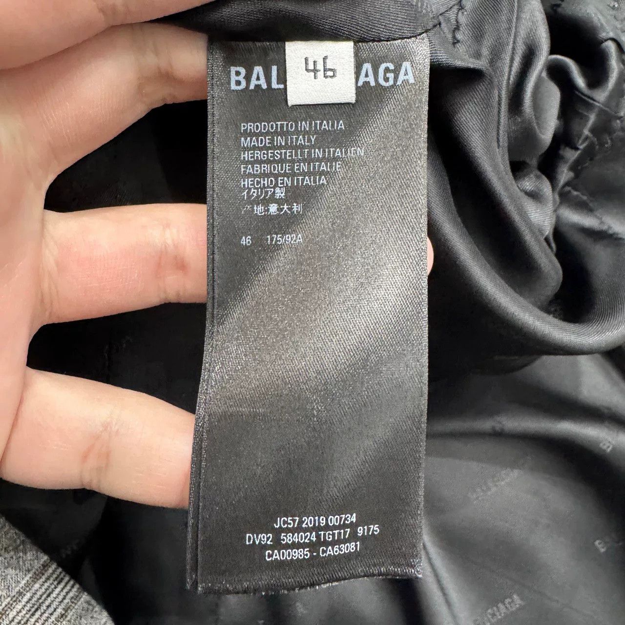 Balenciaga balenciaga checked suit jacket in size 46 Size US L / EU 52-54 / 3 - 4 Thumbnail