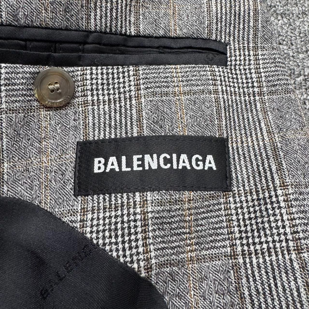 Balenciaga balenciaga checked suit jacket in size 46 Size US L / EU 52-54 / 3 - 3 Thumbnail