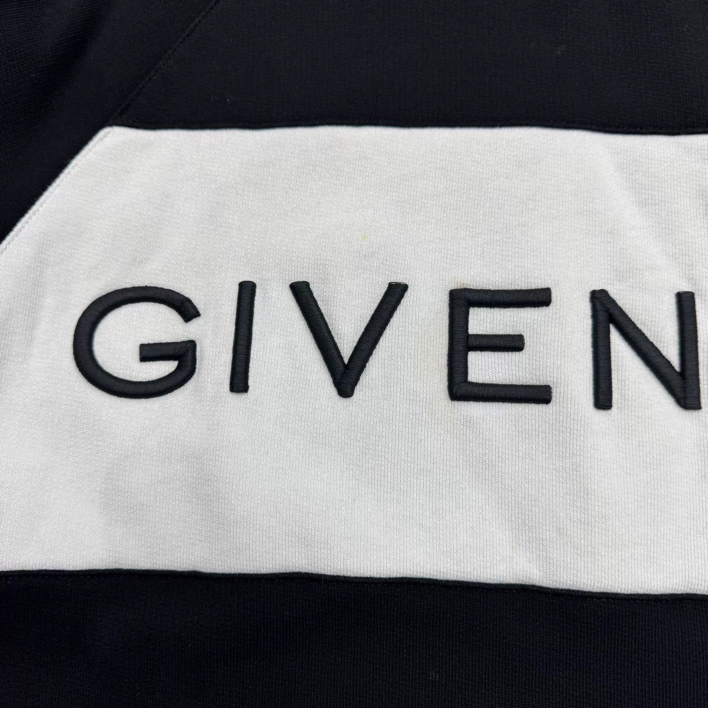 Givenchy Givenchy Embroidered Letter Short Sleeve Shirt Size US S / EU 44-46 / 1 - 6 Thumbnail