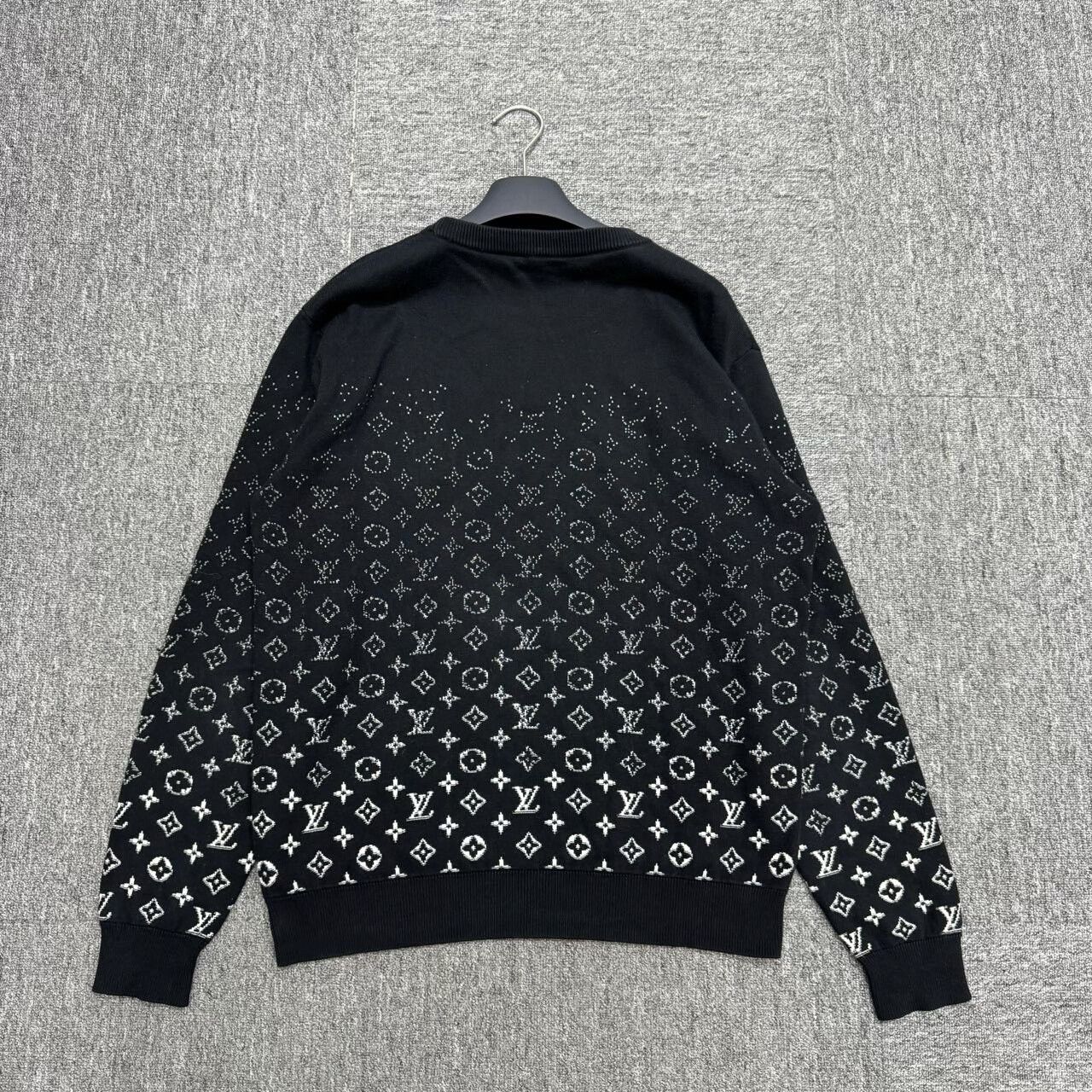 Louis Vuitton louis vuitton gradient logo sweatshirt Size US M / EU 48-50 / 2 - 2 Thumbnail