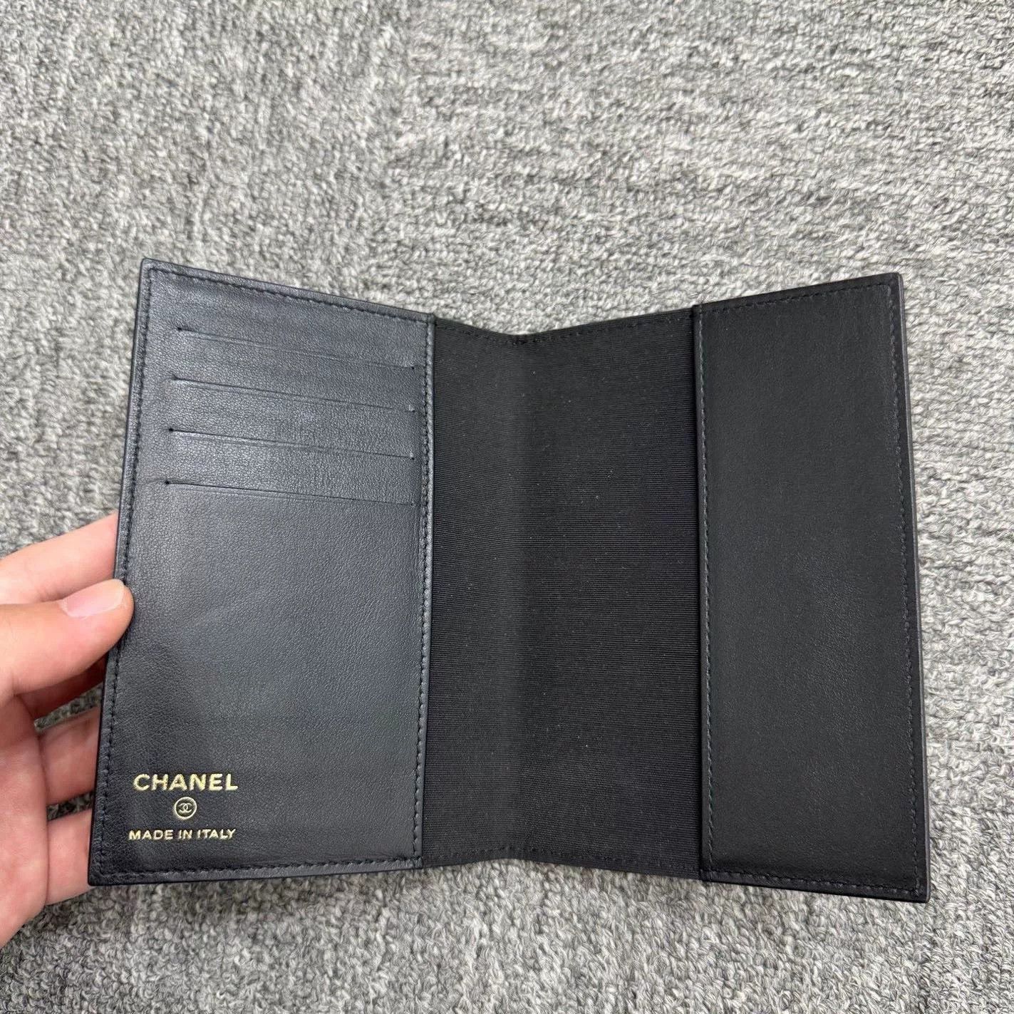 Chanel Chanel Black Leather Passport Holder Size ONE SIZE - 5 Thumbnail