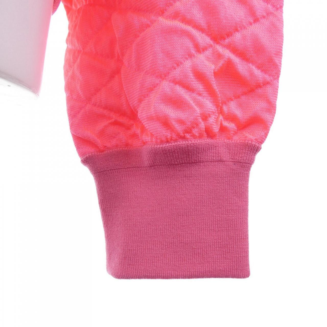 Louis Vuitton Louis Vuitton Louis Vuitton Quilted Pullover Top Cotton Tops FNKL06PT9 DUTY FREE for USA Size ONE SIZE - 7 Thumbnail