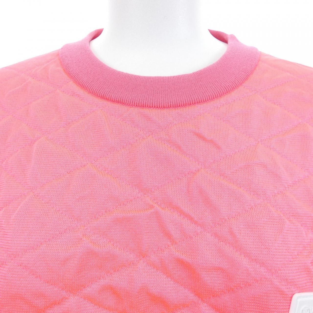 Louis Vuitton Louis Vuitton Louis Vuitton Quilted Pullover Top Cotton Tops FNKL06PT9 DUTY FREE for USA Size ONE SIZE - 6 Thumbnail
