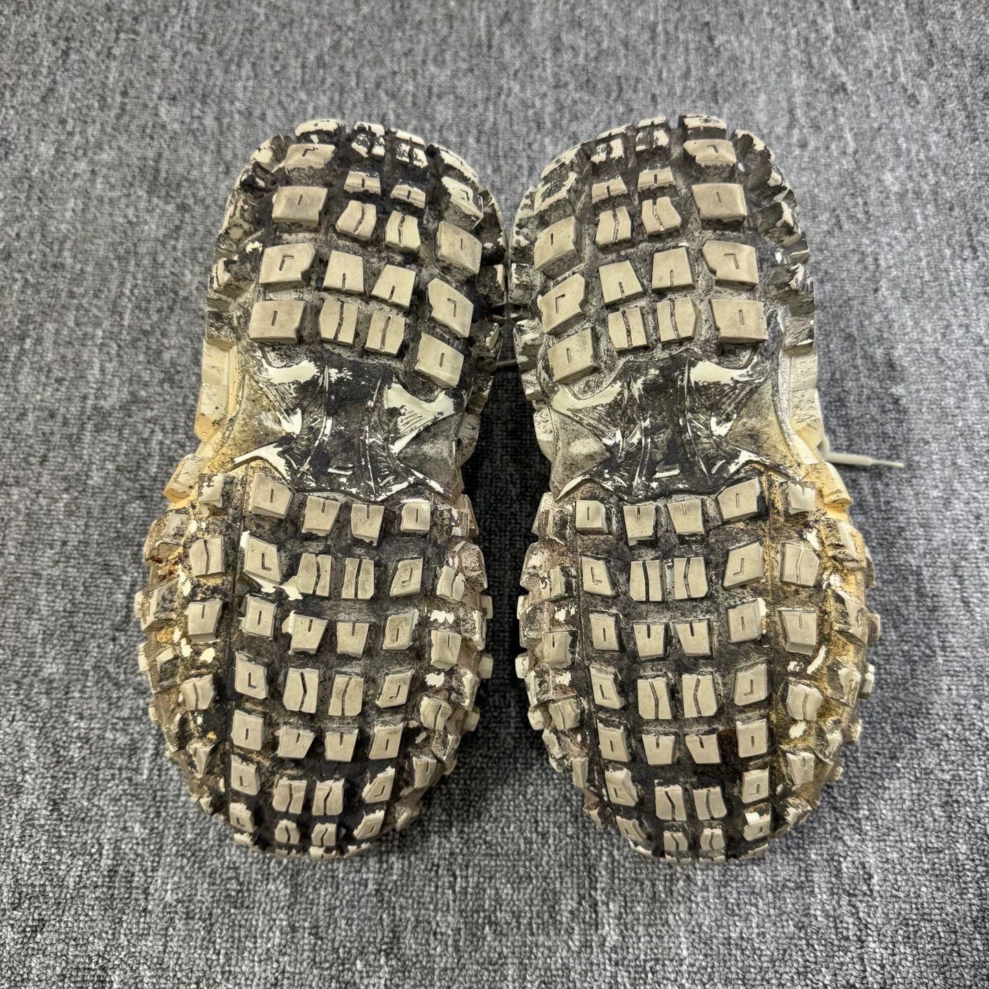 Balenciaga balenciaga mud-dyed distressed tire shoes Size US 7 / EU 40 - 4 Thumbnail
