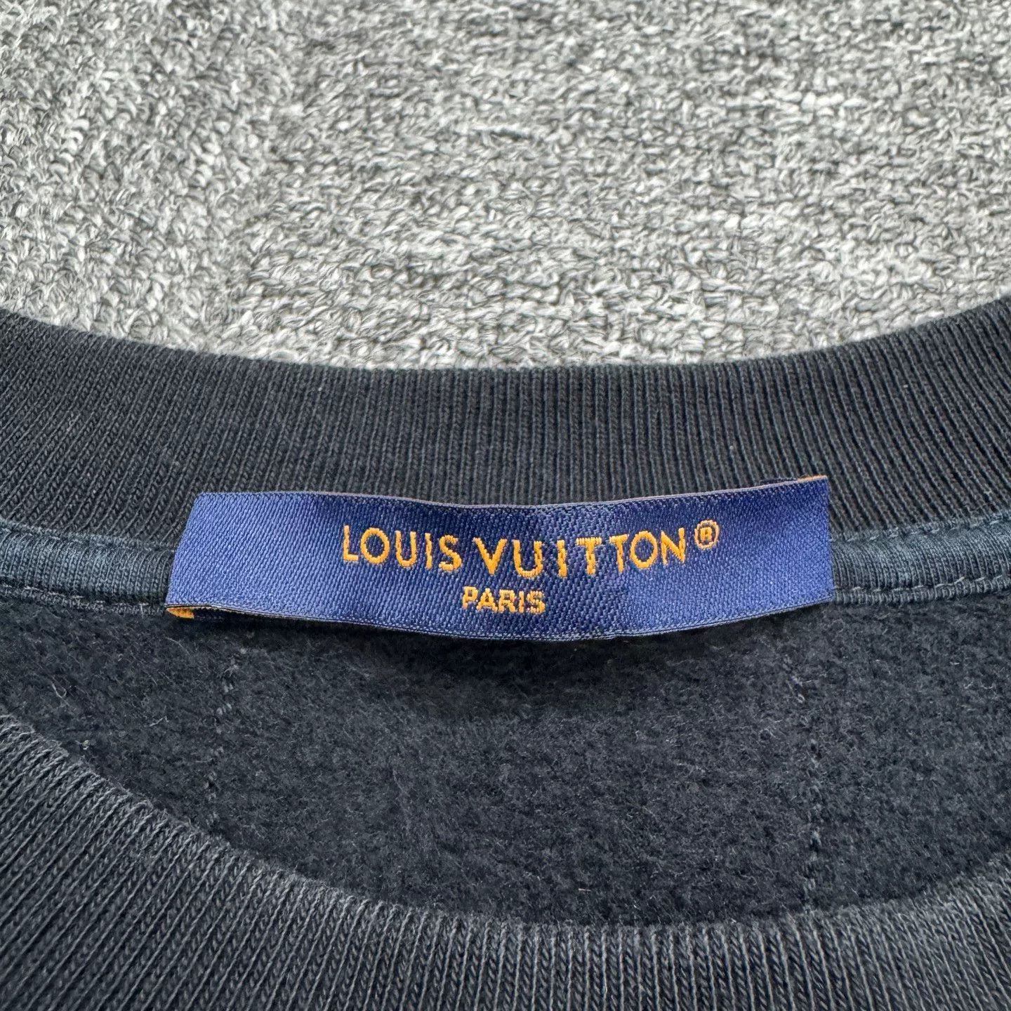 Louis Vuitton louis vuitton monogram sweatshirt in dark color Size US L / EU 52-54 / 3 - 3 Thumbnail