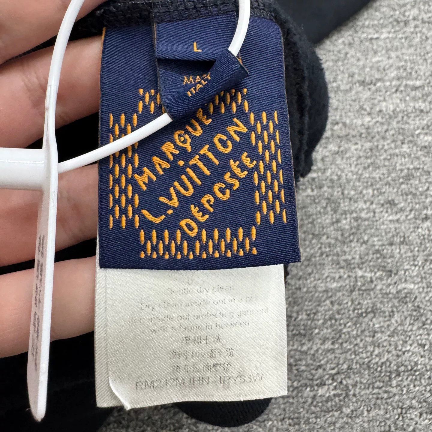 Louis Vuitton louis vuitton monogram sweatshirt in dark color Size US L / EU 52-54 / 3 - 4 Thumbnail