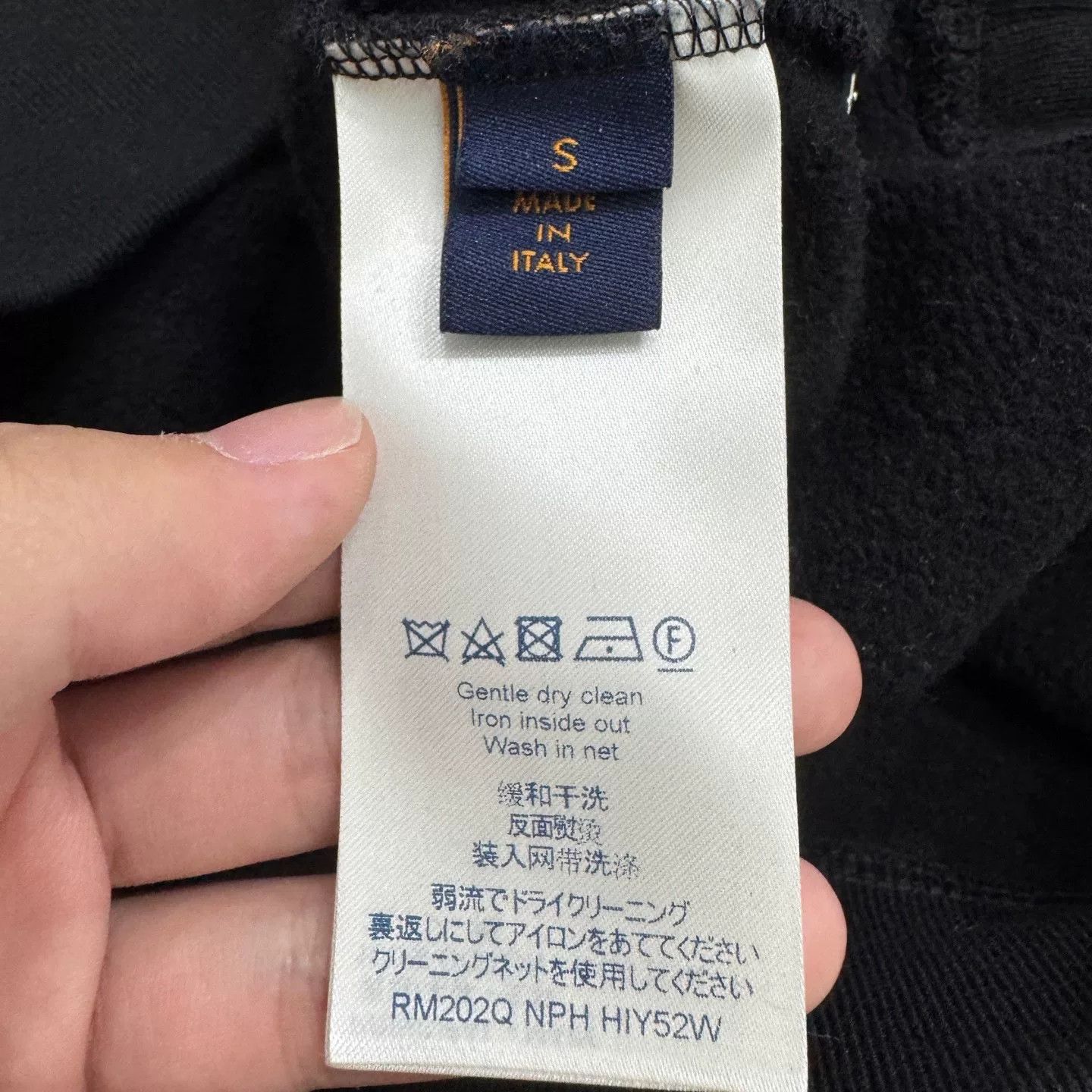 Louis Vuitton louis vuitton black sweatshirt with logo Size US S / EU 44-46 / 1 - 4 Thumbnail