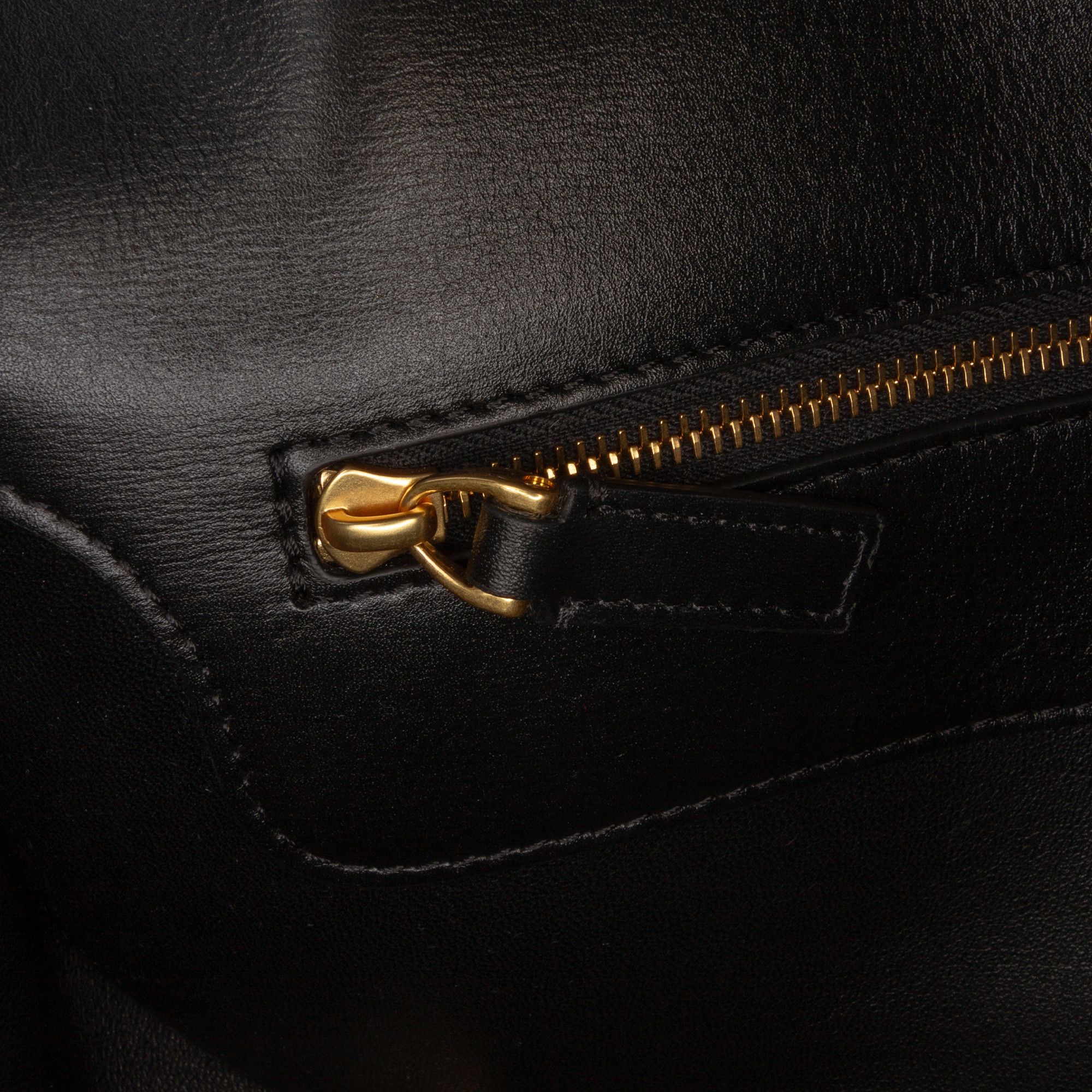 Valentino Valentino Medium Leather Vlogo Chain Shoulder Bag Size ONE SIZE - 6 Thumbnail